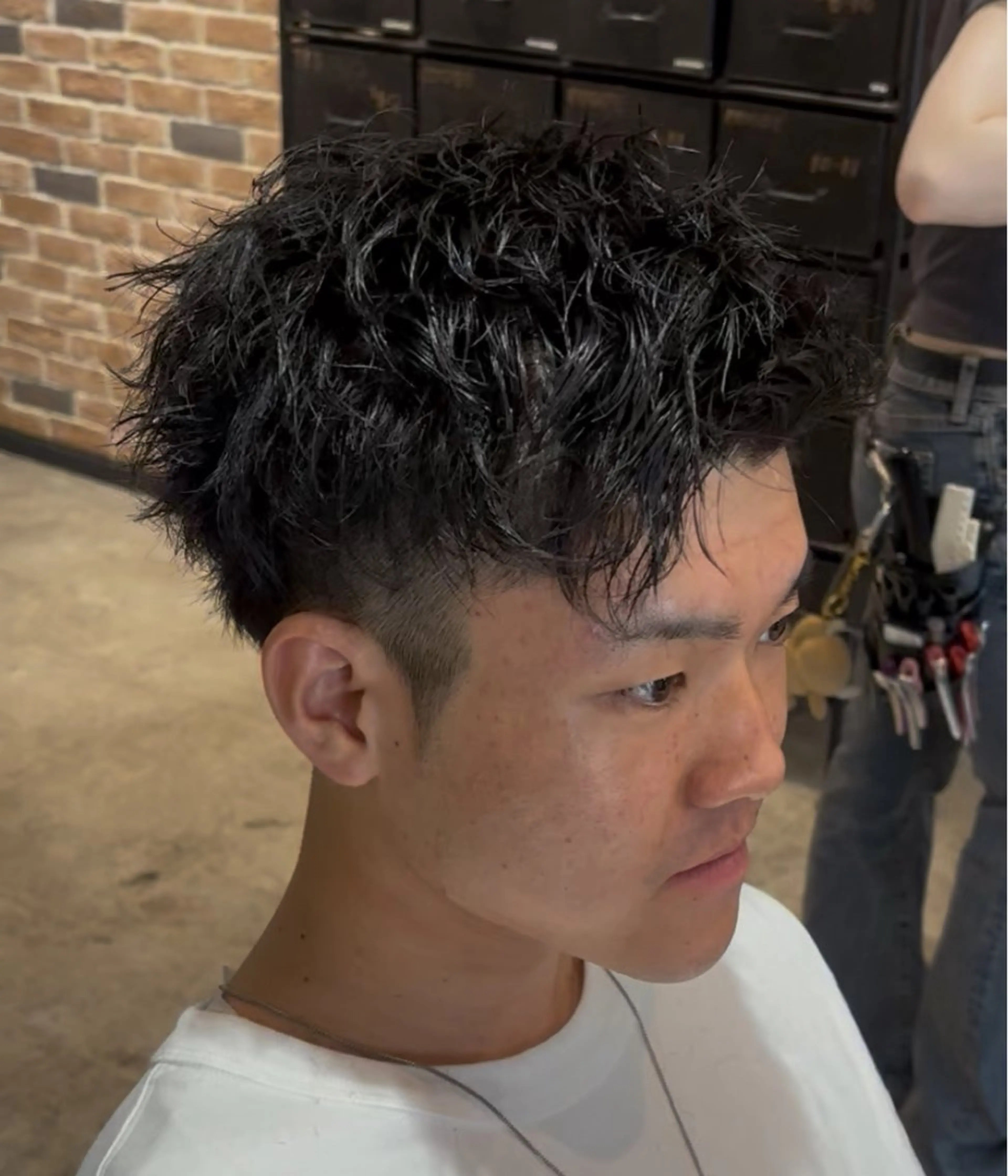 メンズ メンズパーマ メンズショート カット パーマ 三宅 涼馬のヘアスタイル