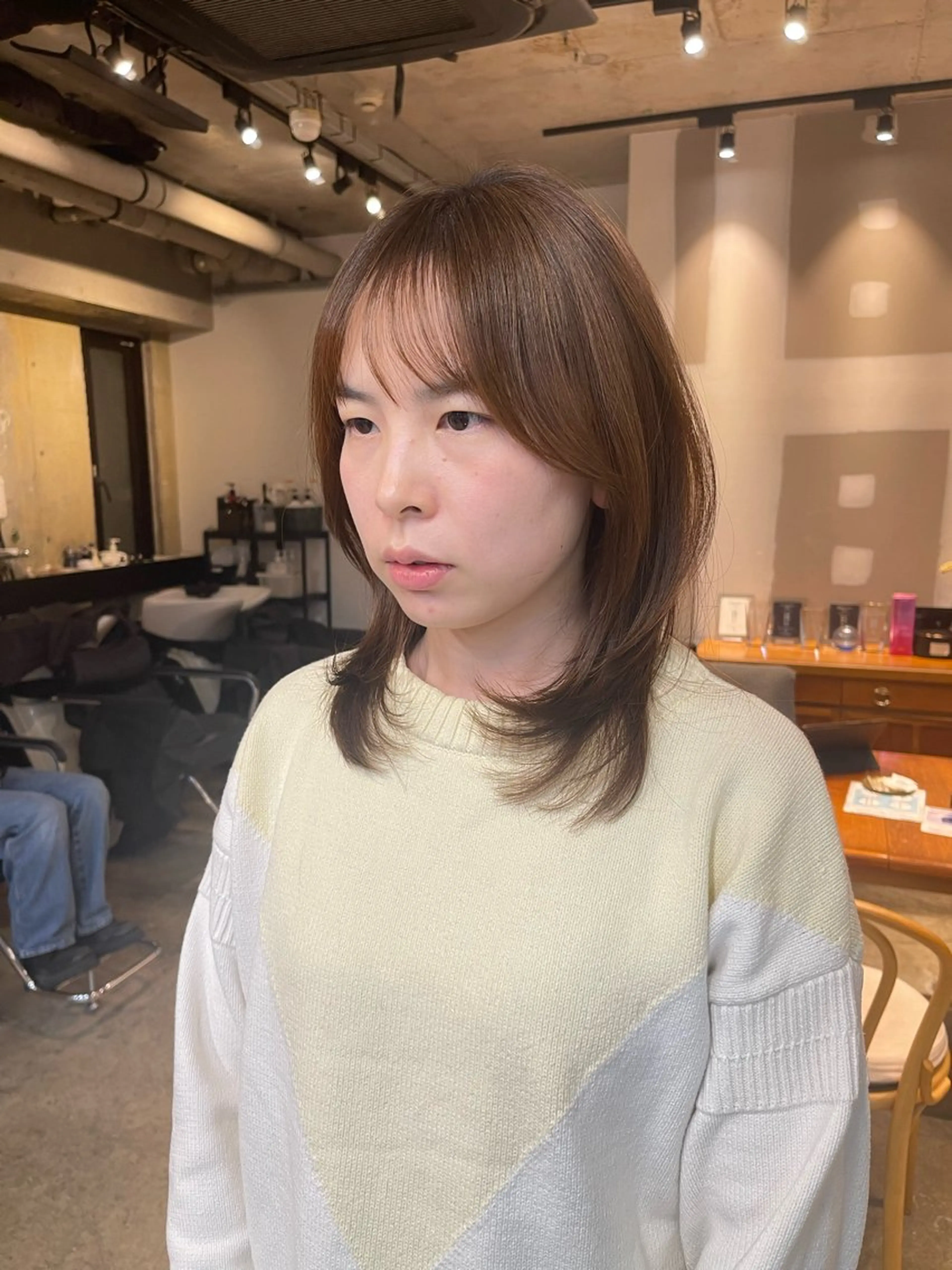 セミロング パーマ 顔周りカット レイヤーカット トリートメント カット パーマ まとまるレイヤー カット/透明感カラーのヘアスタイル