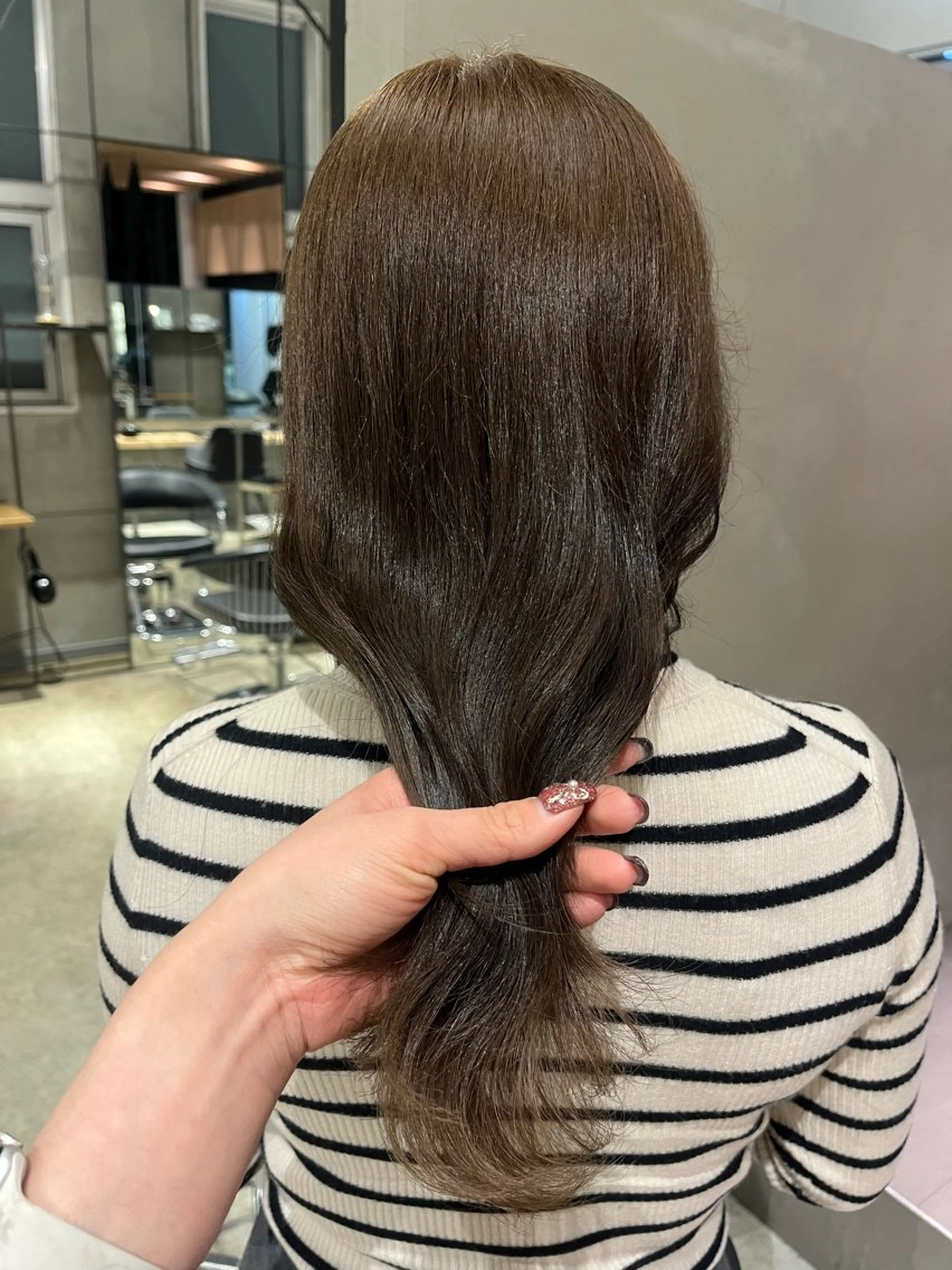 セミロング カラー 森山 葵のヘアスタイル