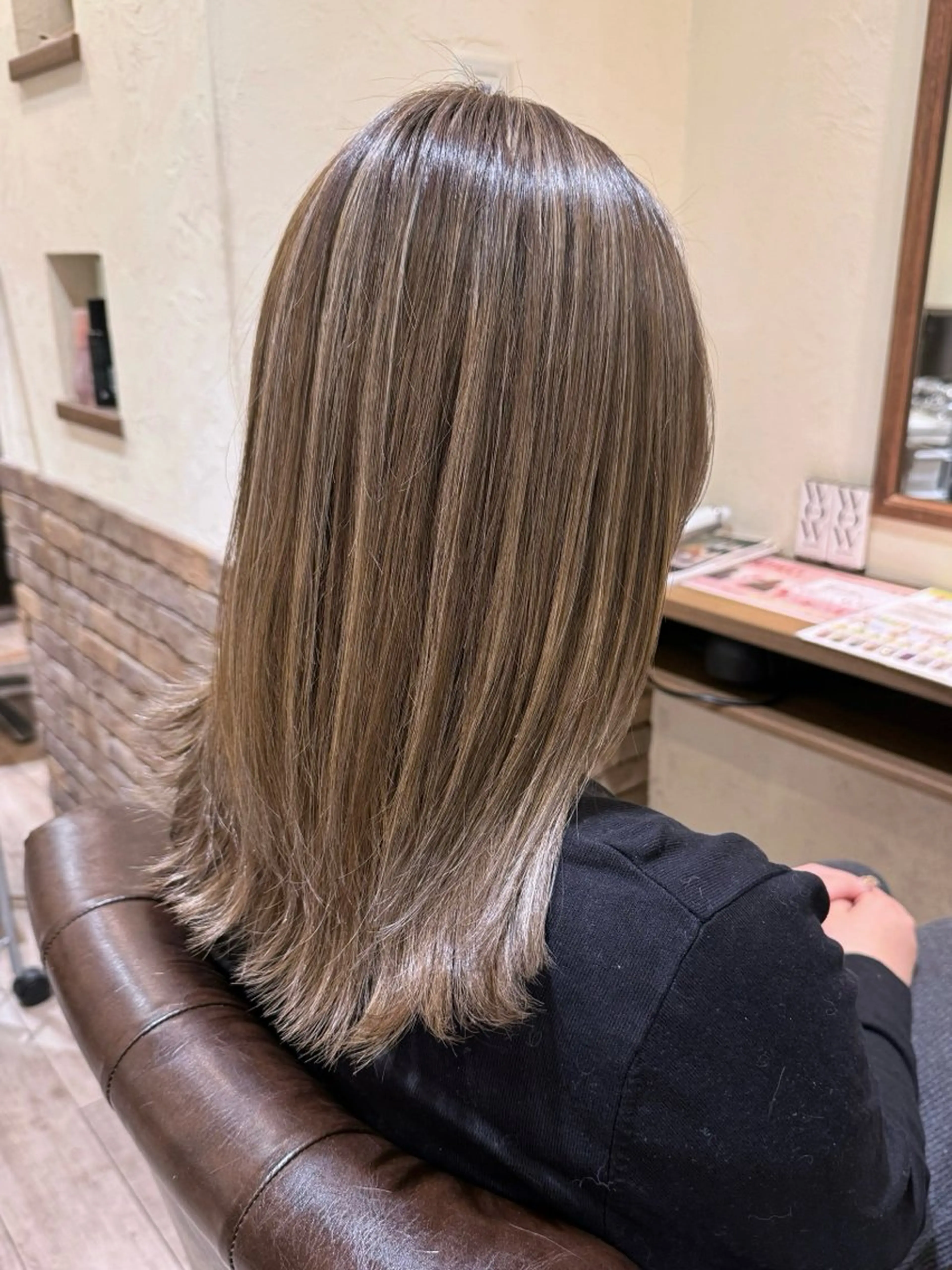 ミディアム 石井 陽海のヘアスタイル