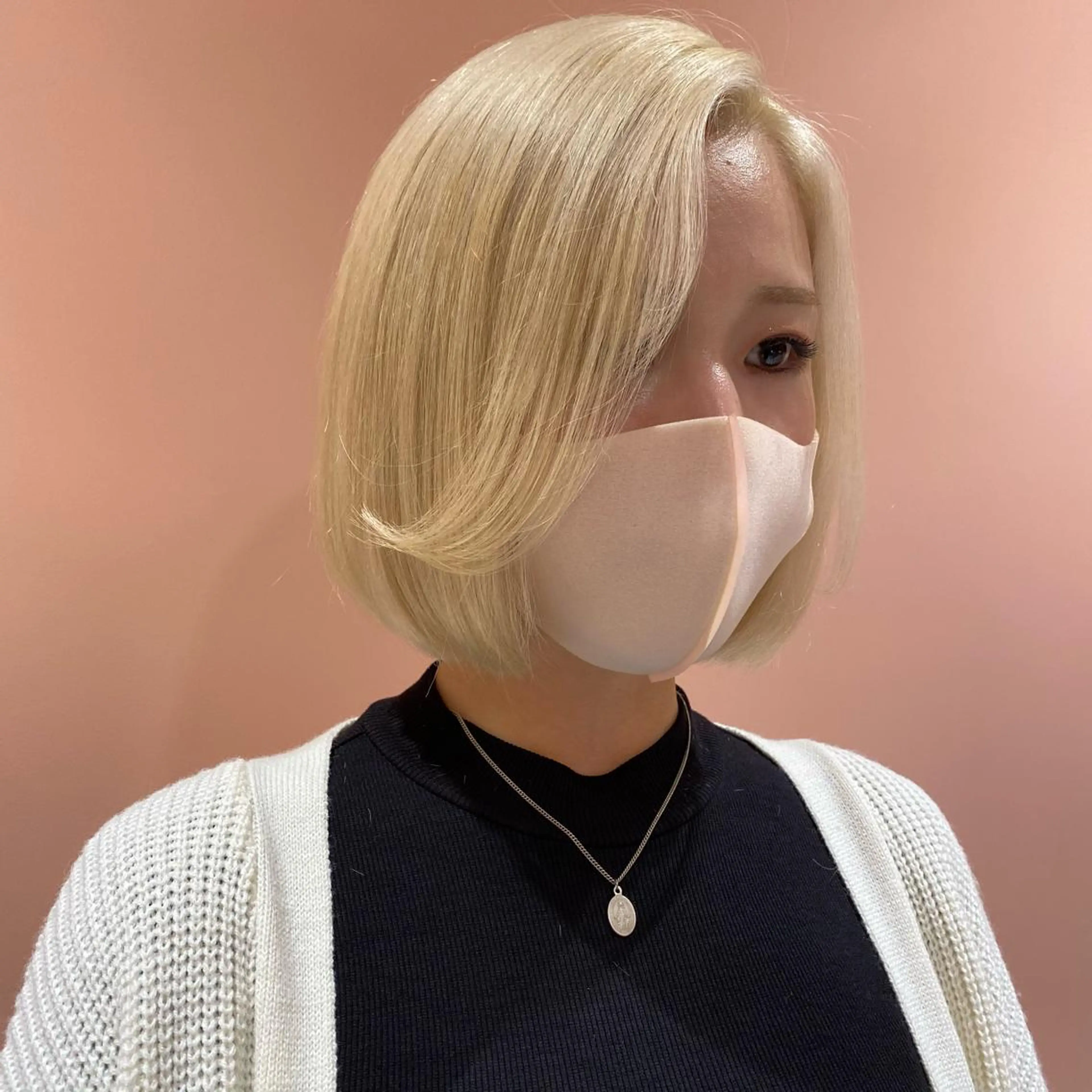 ミディアム カラー ブロンド ORIKA 美容室のヘアスタイル