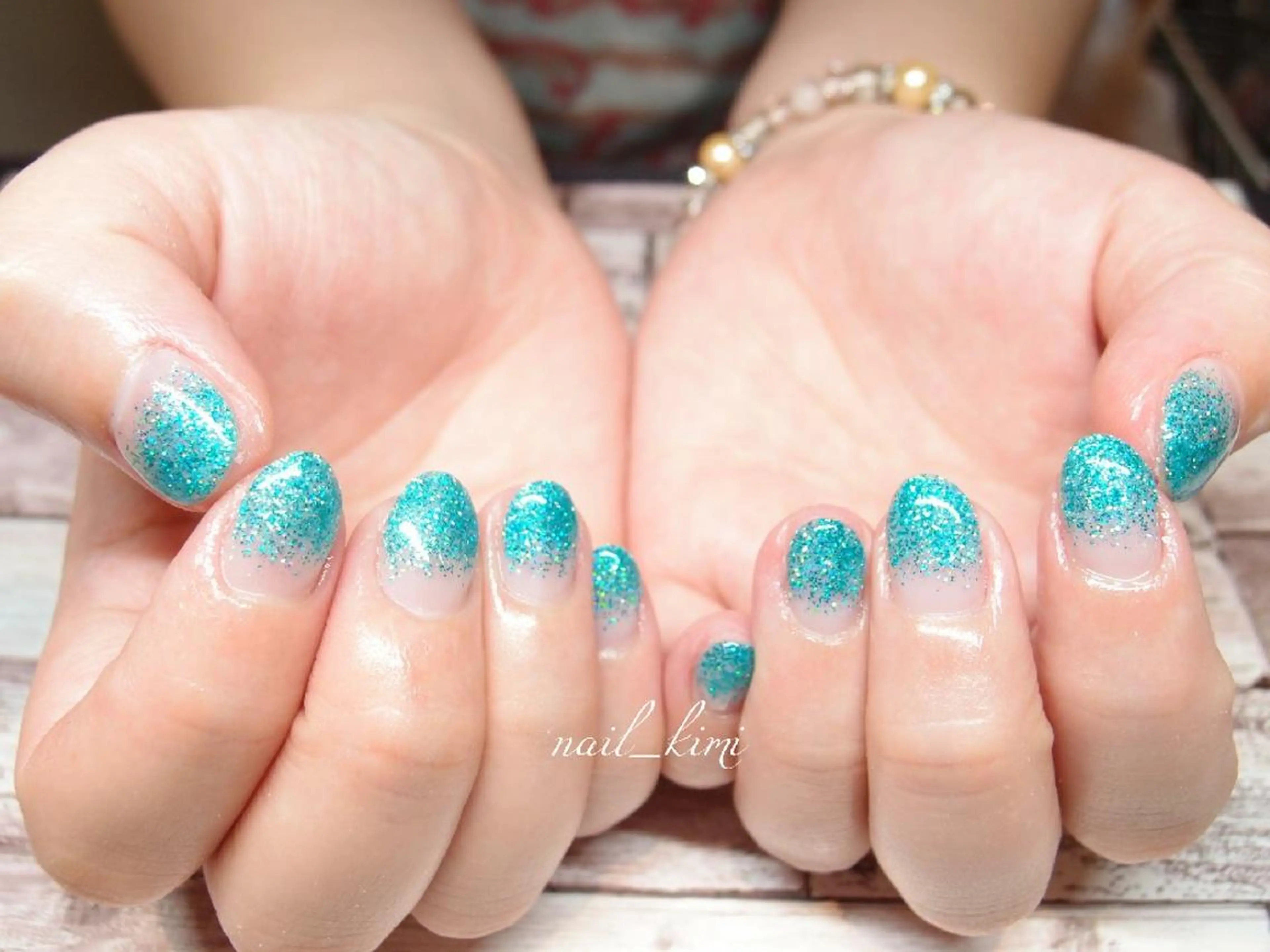 ネイル グラデーション ラメ(グリッター) ラメグラデーション ConneQt所属・ETHOSENSE. kimikaのネイルデザイン