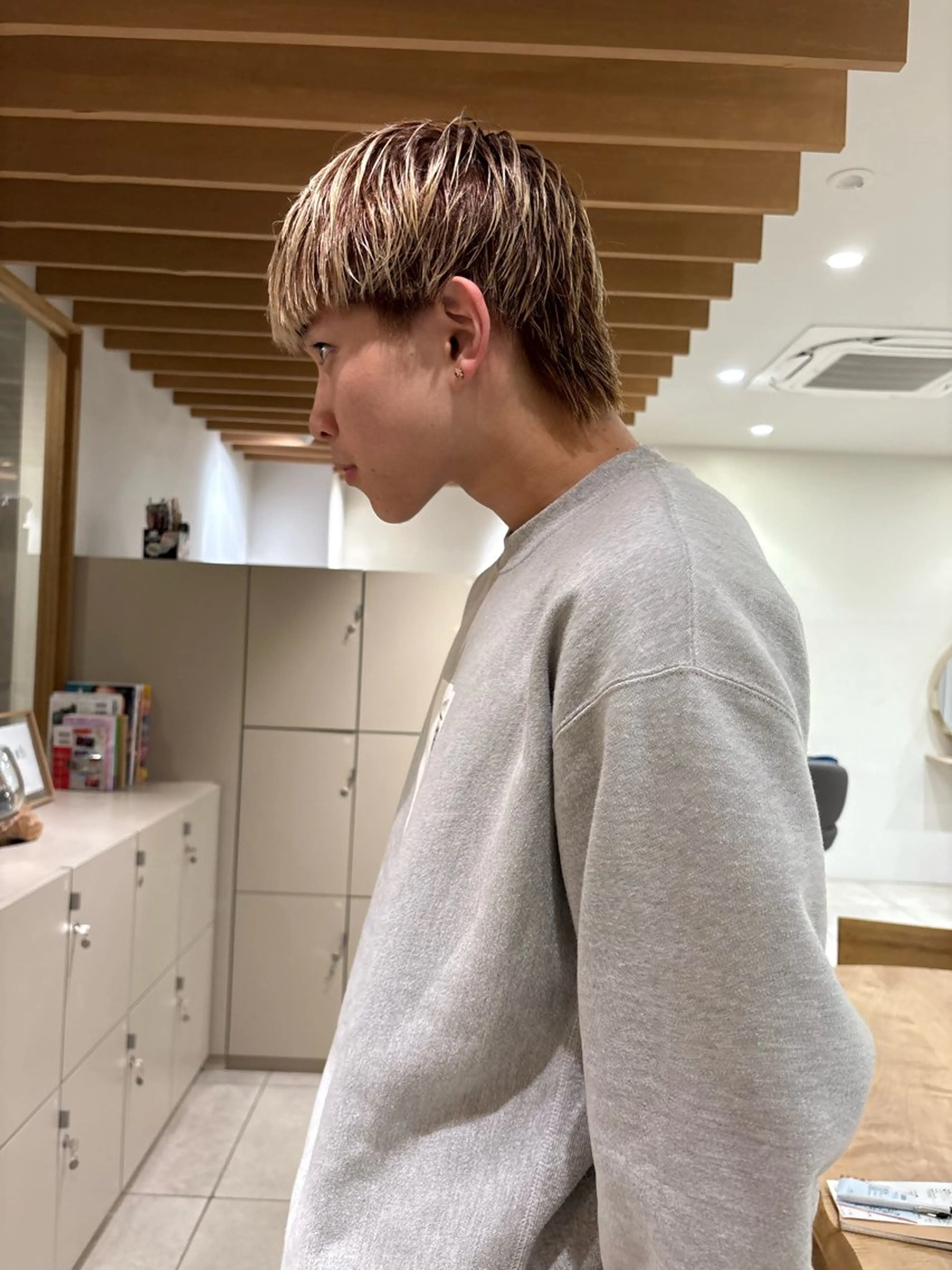 カラー メンズ メンズハイトーン スパイキーショート ブロンド デザインカラー ハイトーンカラー カットモデル/ 髪質改善/みわのヘアスタイル