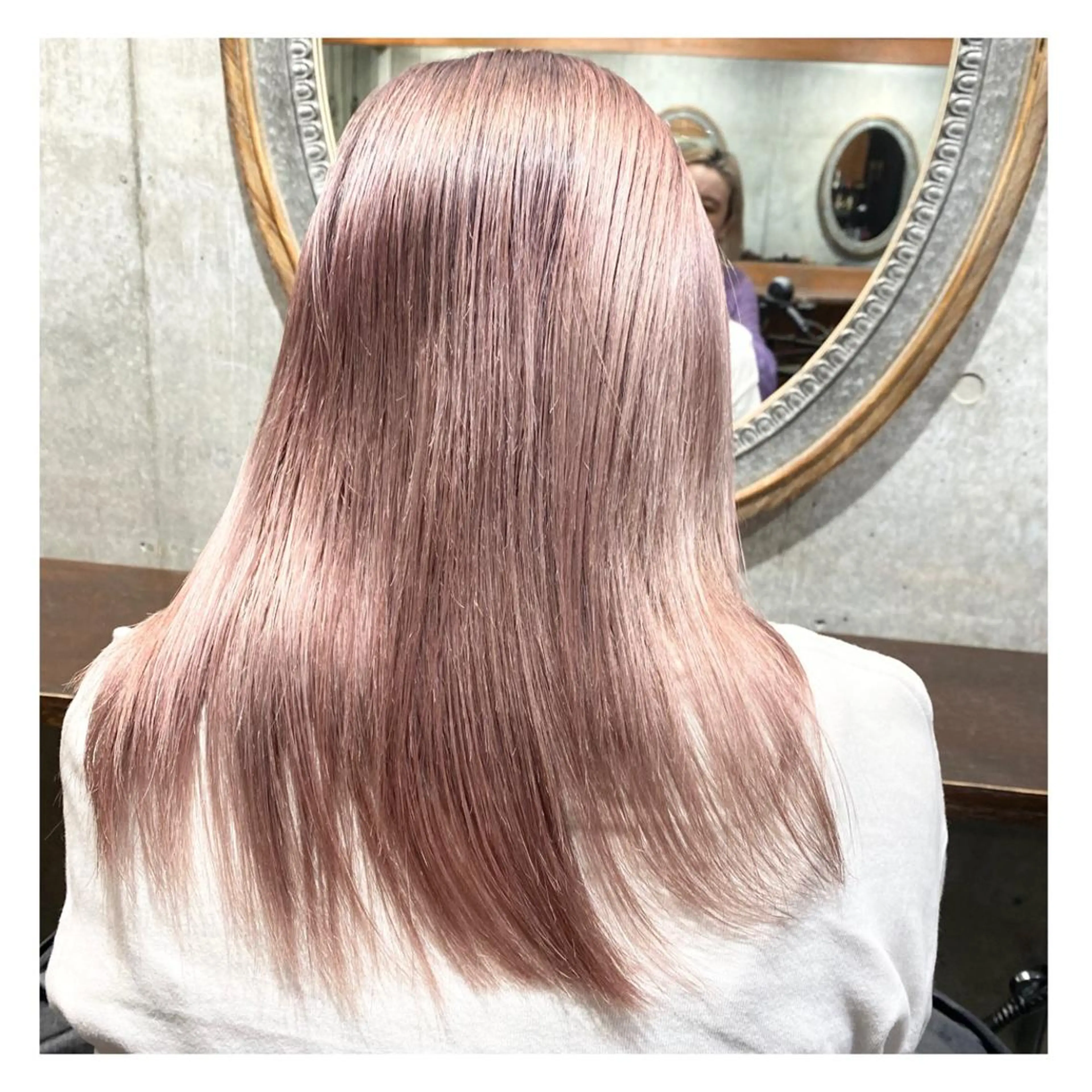 セミロング 白髪ぼかし×デザイン 🕊️🫧ホウジョウのヘアスタイル