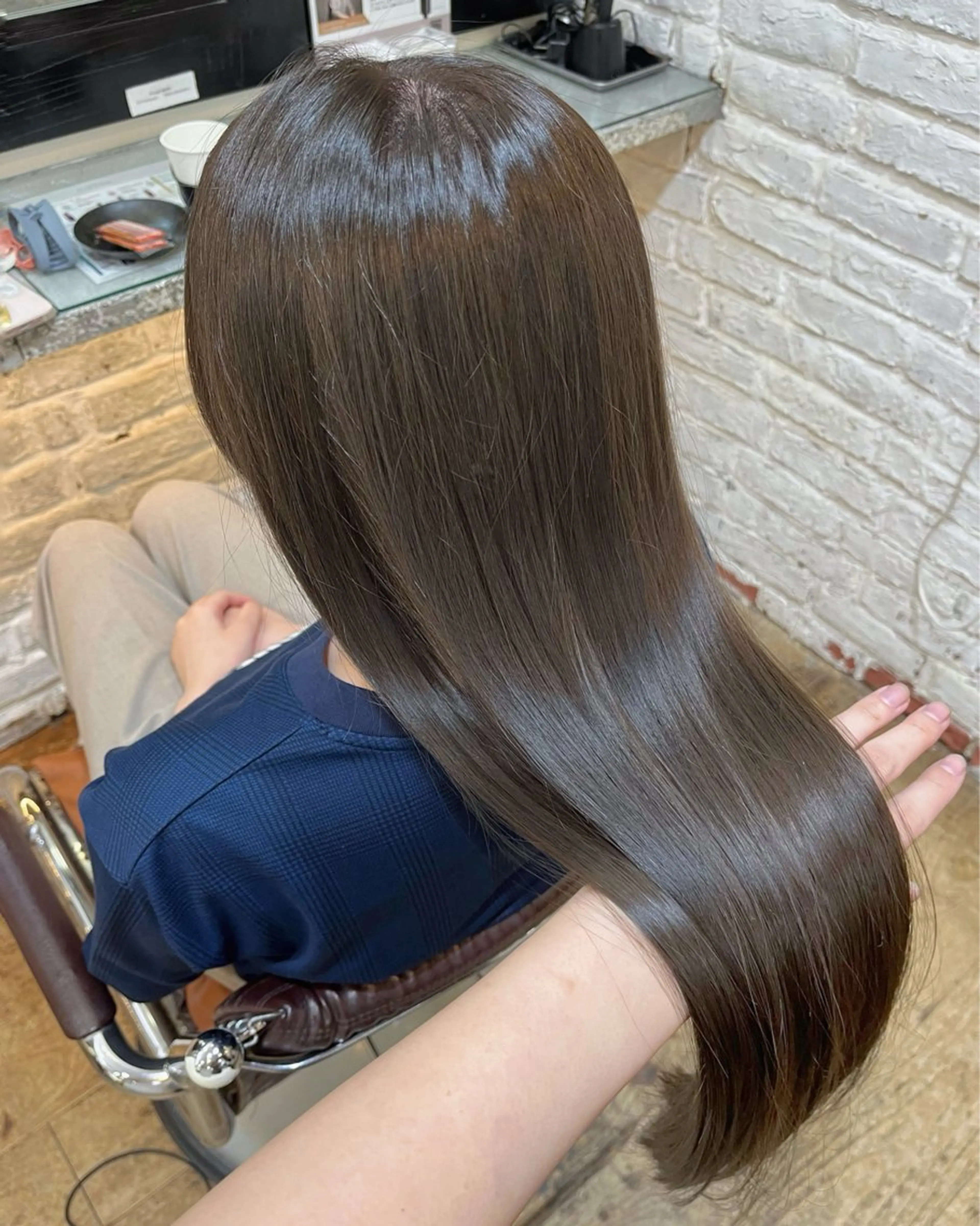 ロング カラー ブリーチ グレージュ ヘーゼル ブリーチなしカラー 柳井 遥伽のヘアスタイル