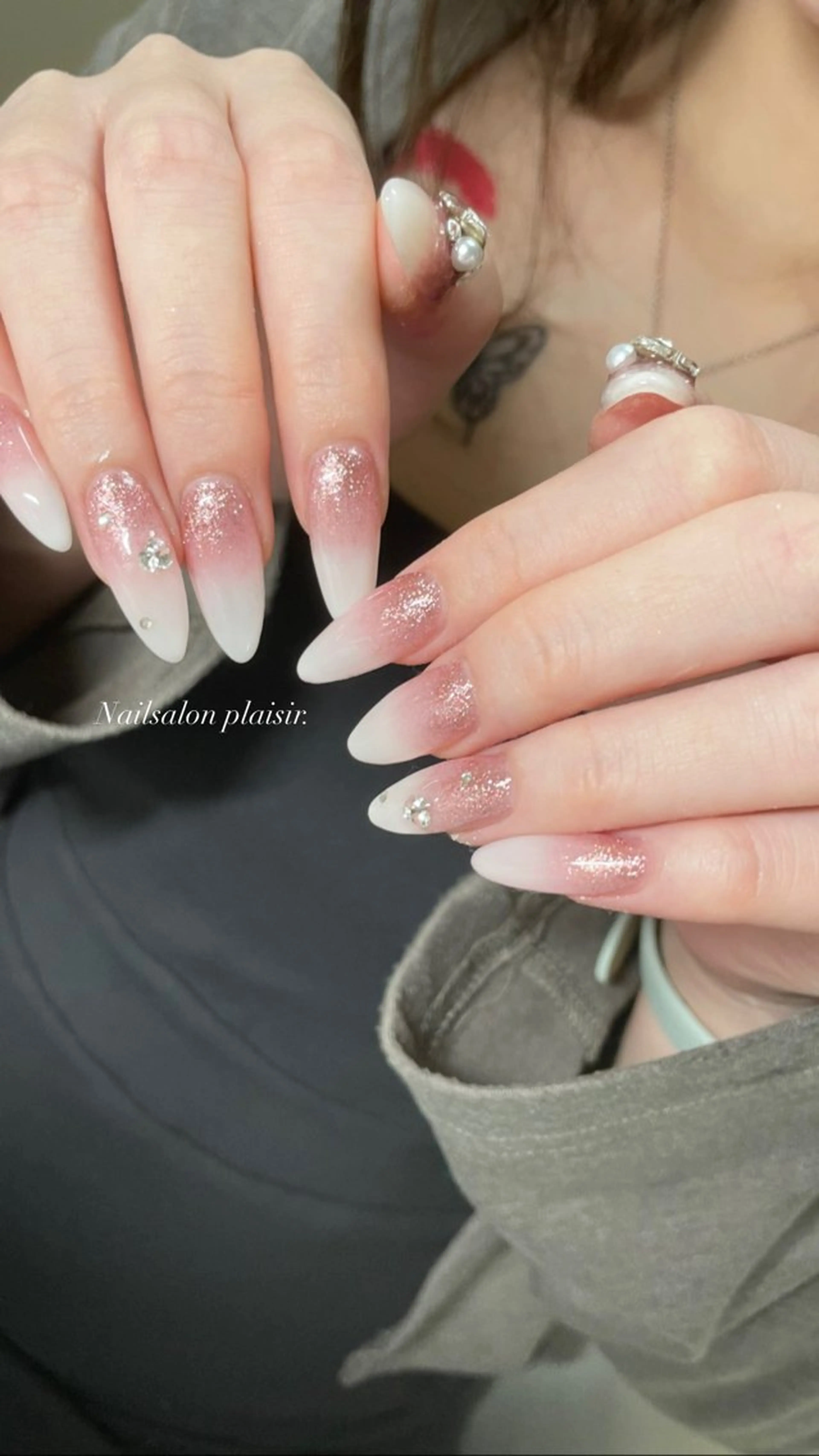 ネイル ラメ(グリッター) ホワイト ハンドネイル Nallsalon Plaisirbeauty所属・Plaisir beautyのネイルデザイン