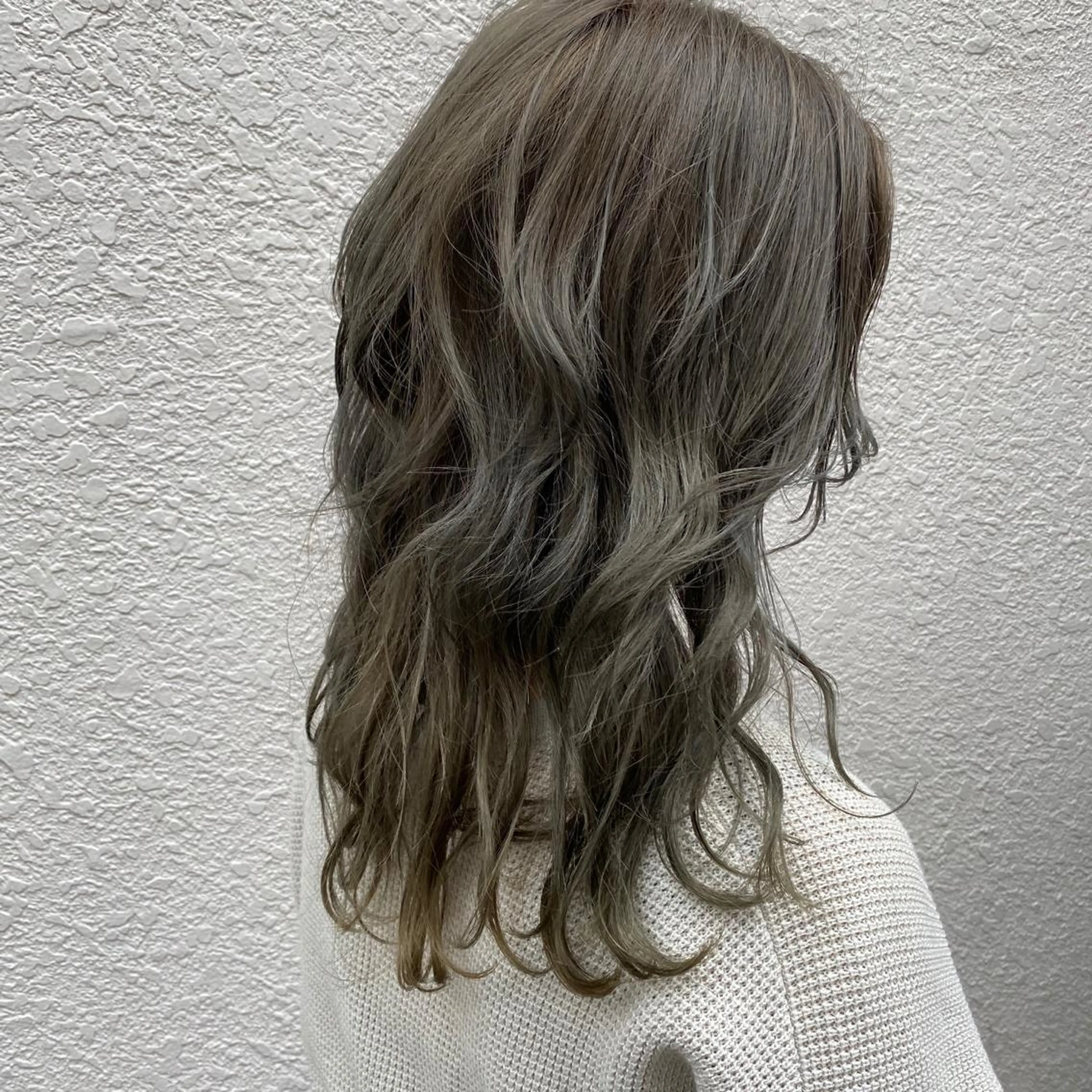 セミロング 矢田 沙希のヘアスタイル