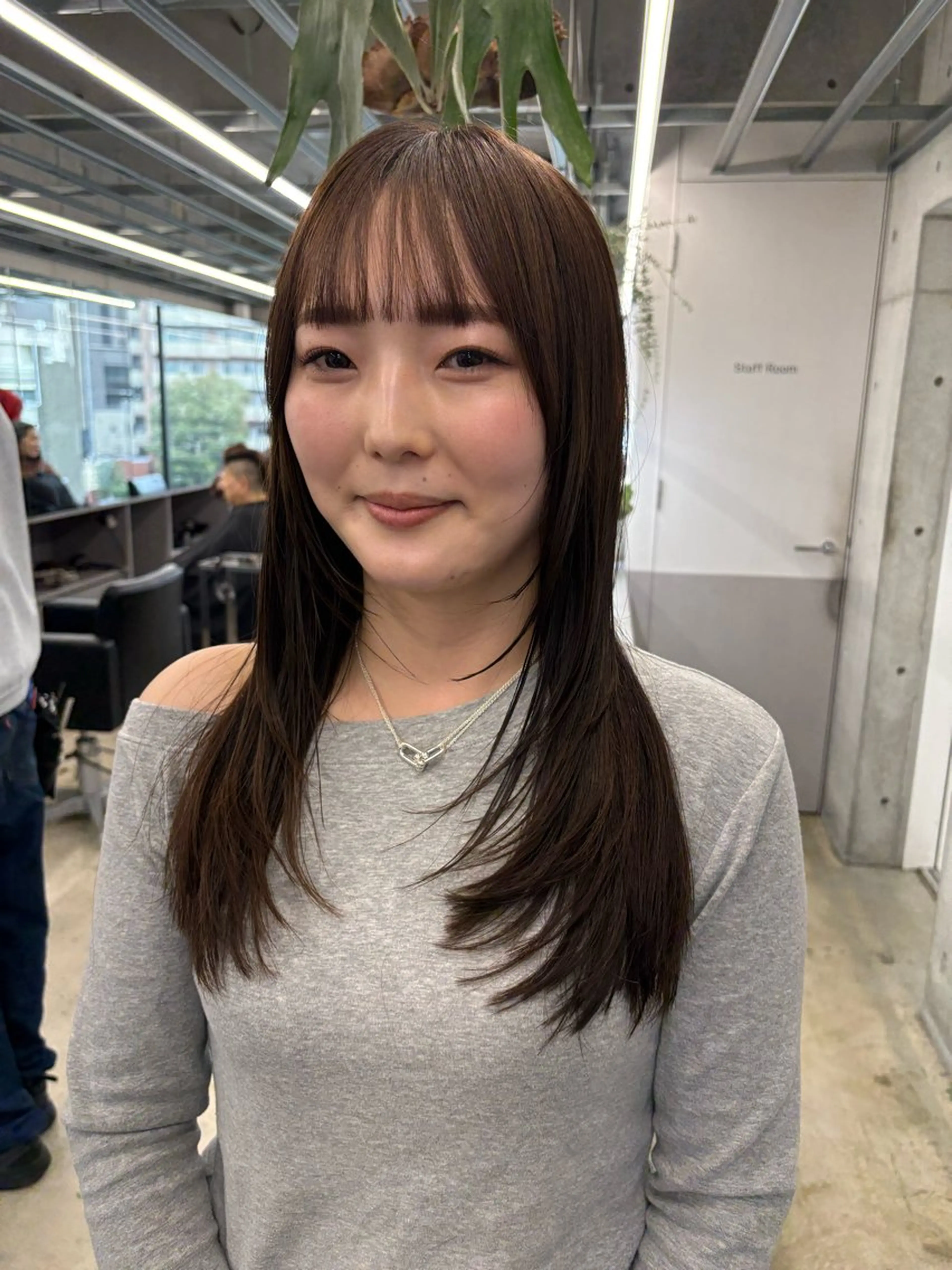ミディアム カラー 顔まわりレイヤー レイヤーカット カット ヘアカラー トリートメント 似合わせカット レイヤー/ボブのヘアスタイル