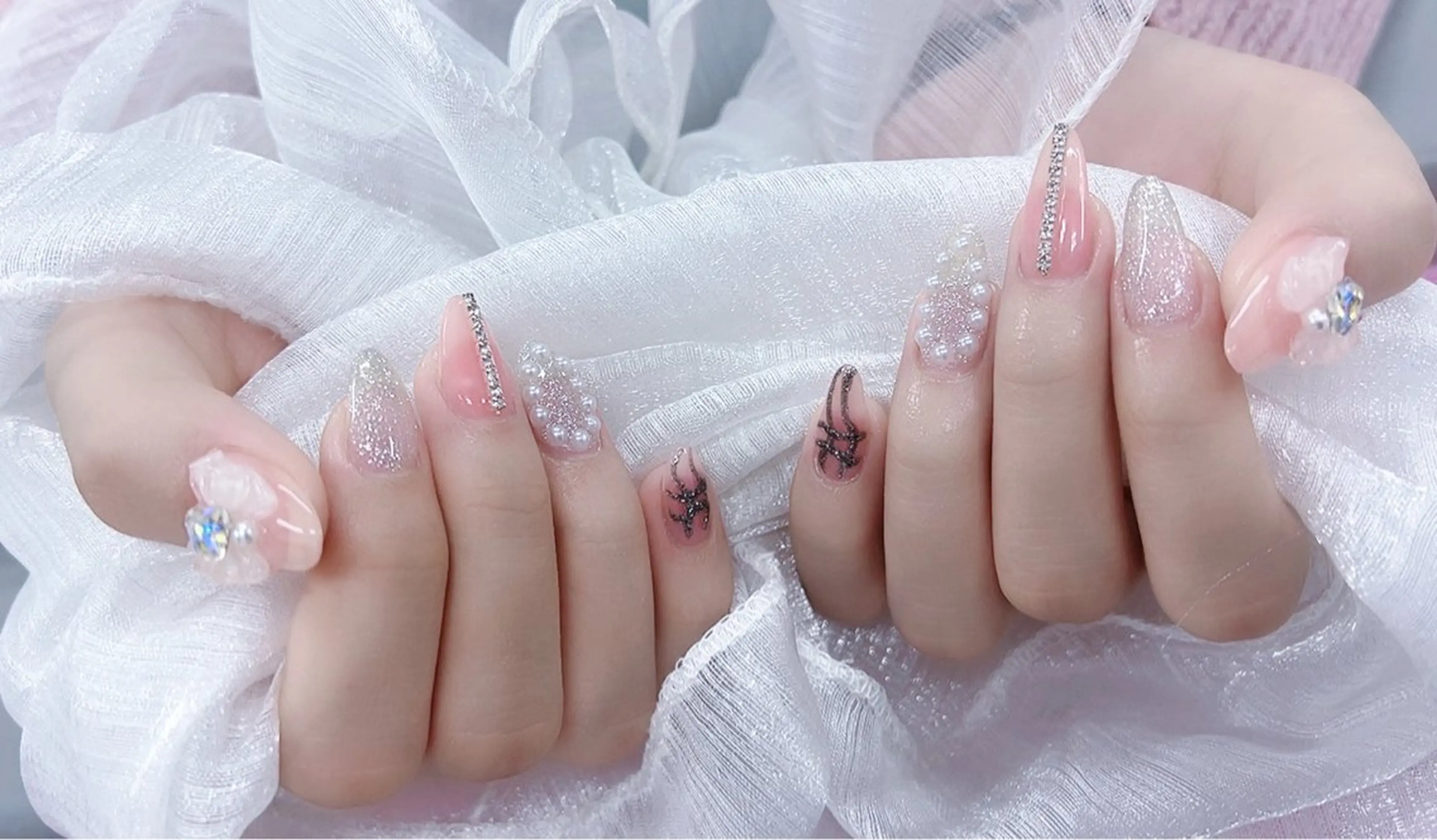 ネイル ハンドネイル 佐藤 依娜のネイルデザイン