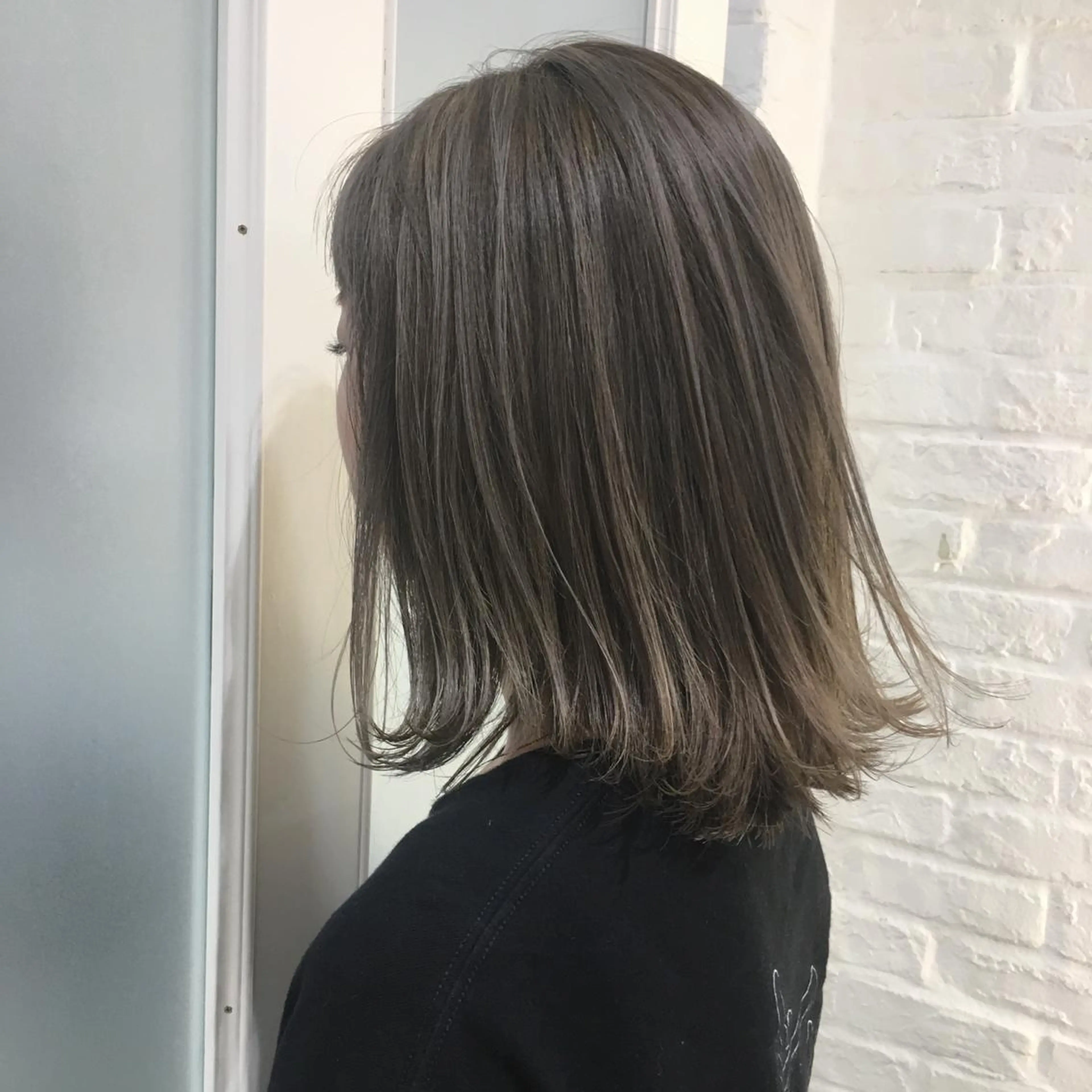 ミディアム カラー グレージュ ハイライトカラー ハイライト 加藤 あやみのヘアスタイル