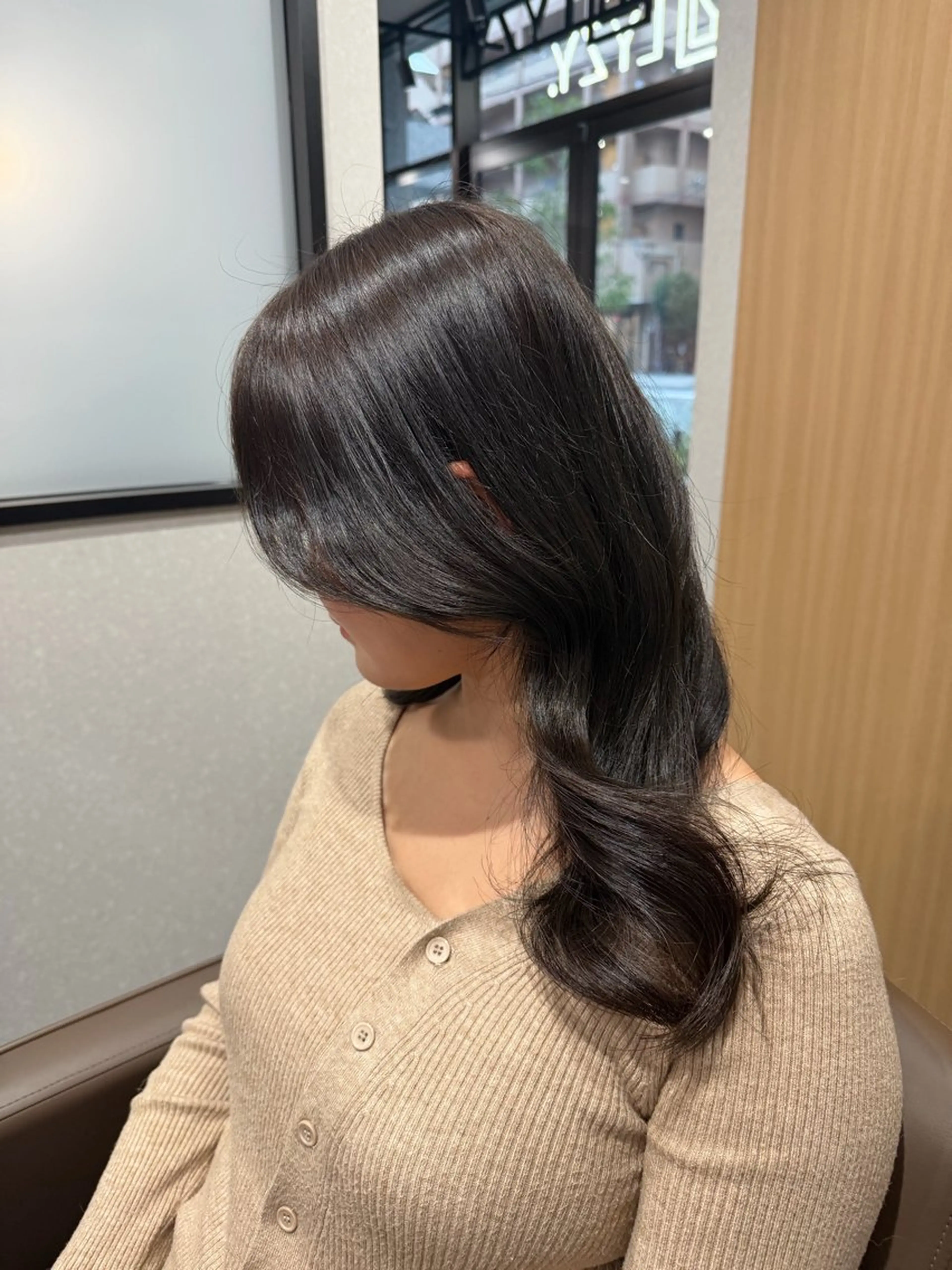 ロング カット ヘアカラー トリートメント 黒木日那/髪質改善/ グレージュ/レイヤーのヘアスタイル