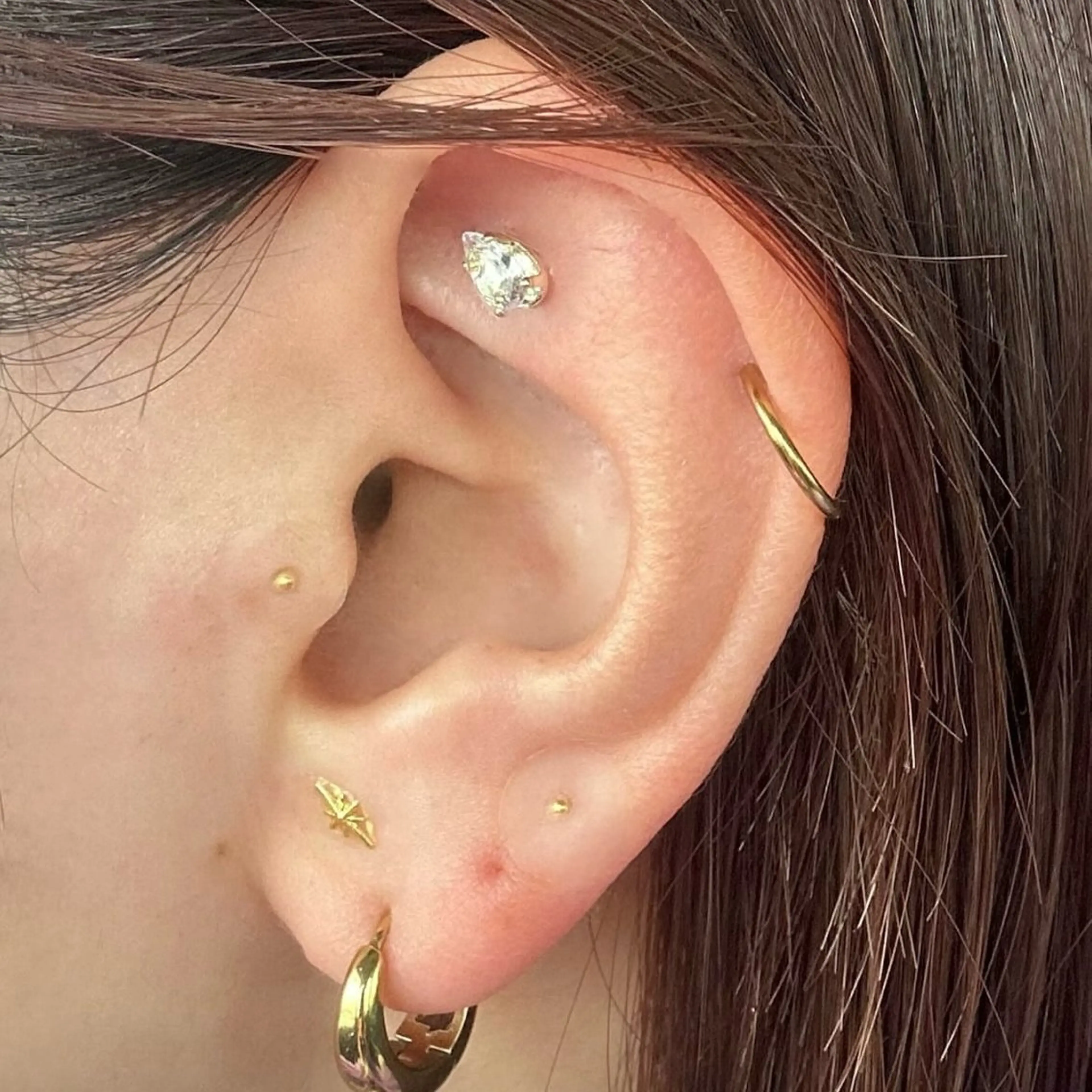 耳ツボジュエリー👂💎(10粒程度)の写真