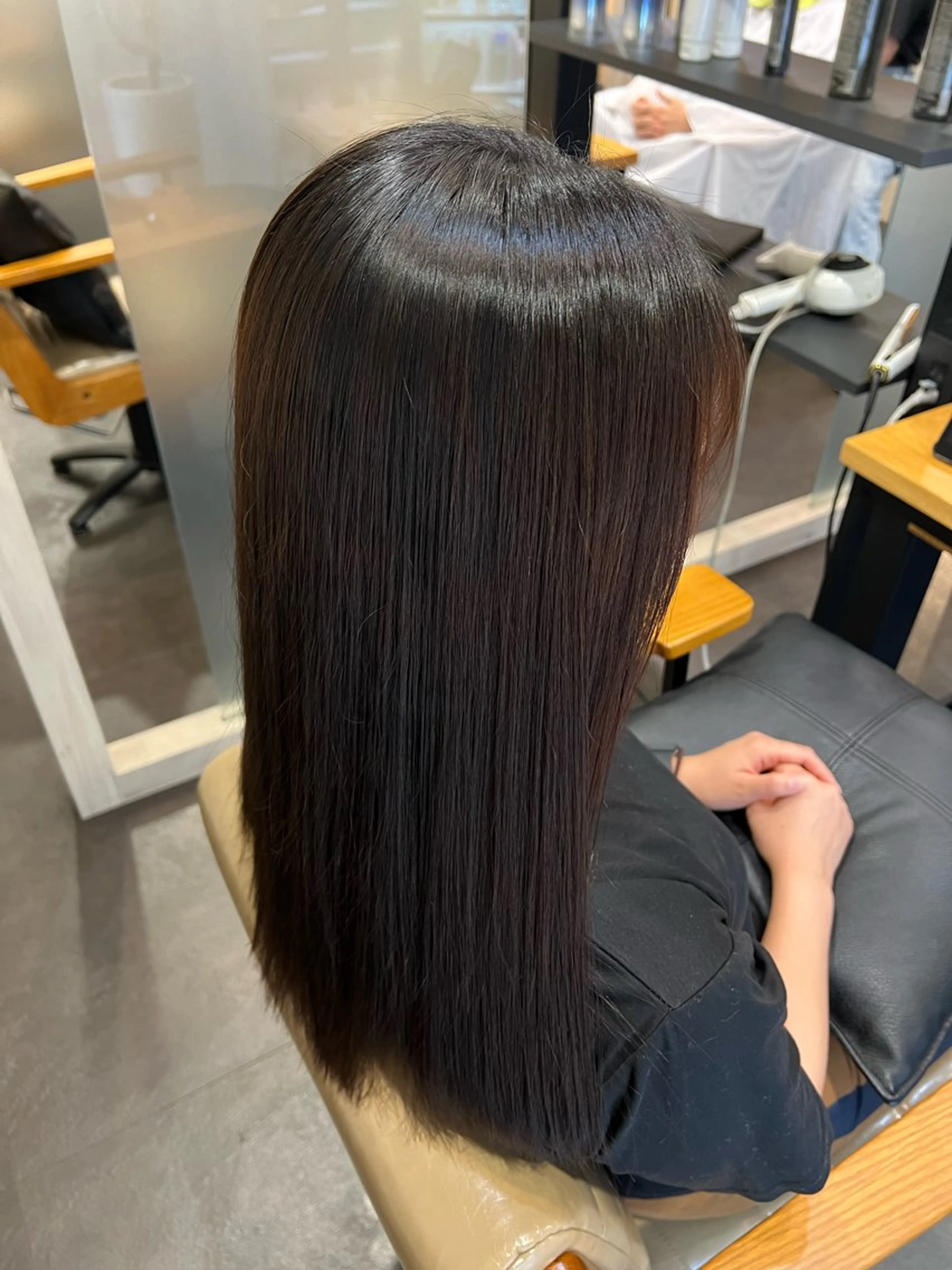 セミロング 縮毛矯正 西川 来夏のヘアスタイル