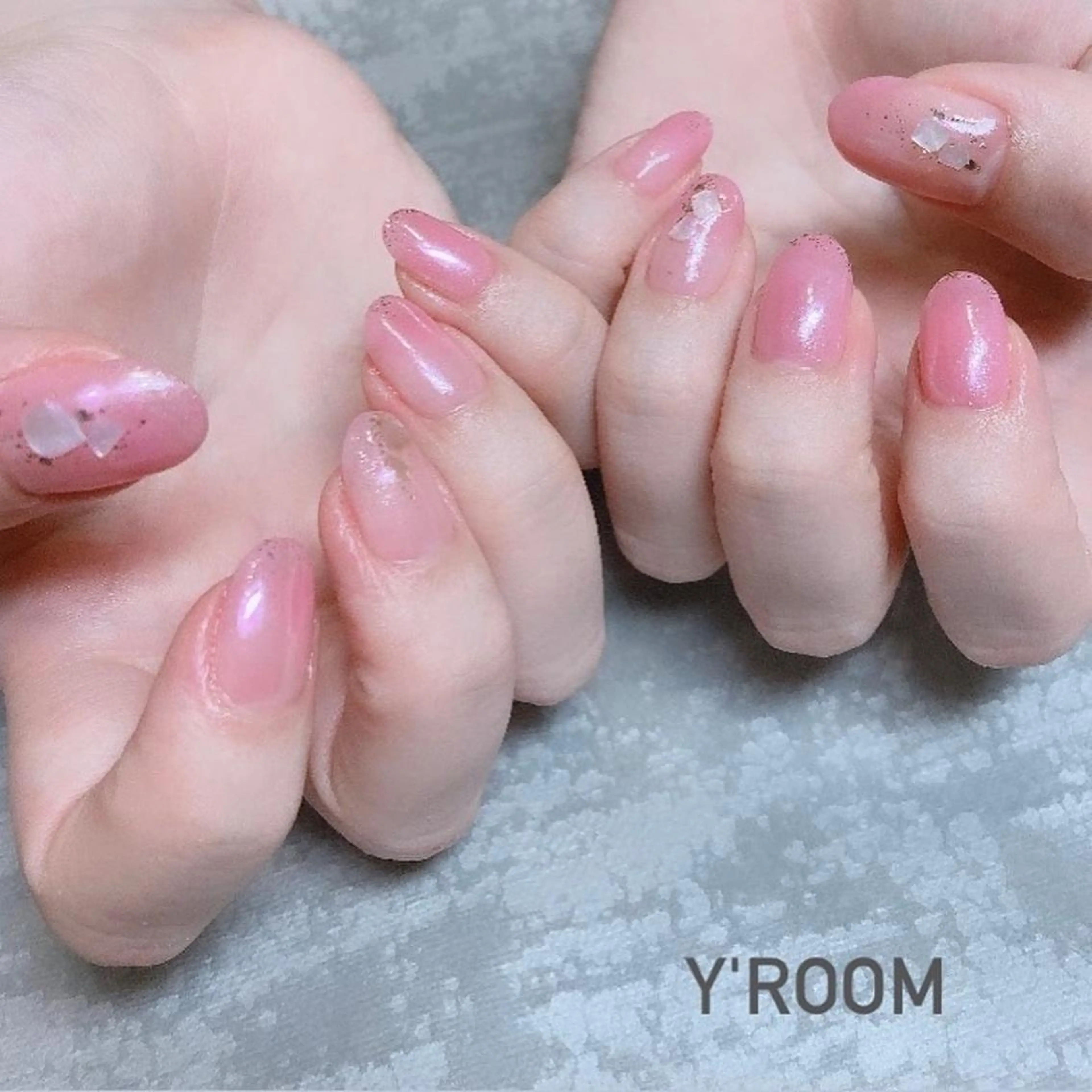 ネイル オーロラネイル フラッシュネイル フットネイル ジェルネイル 氷ネイル・うるうるネイル ハンドネイル YUKA （ネイリスト）のネイルデザイン