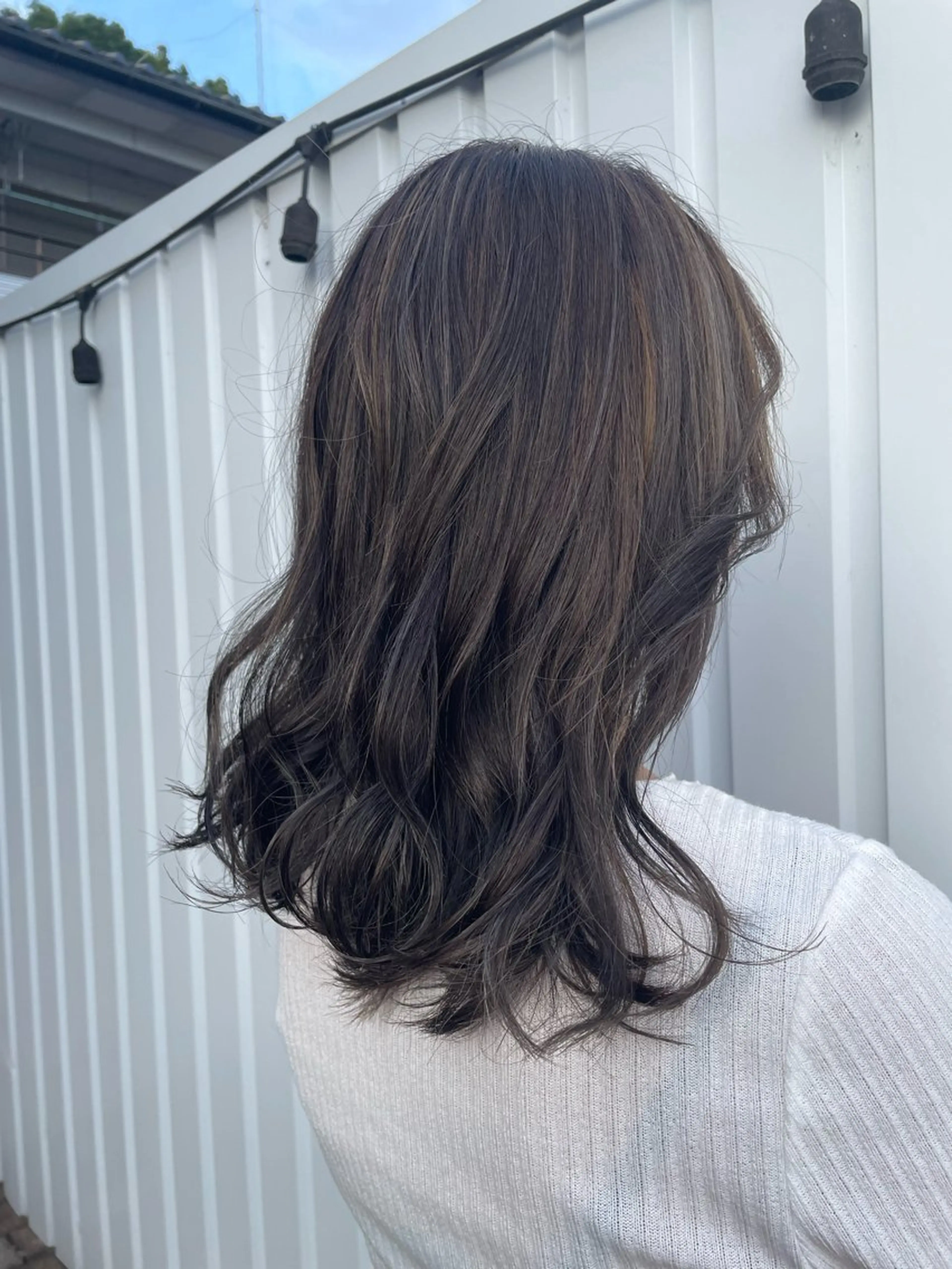セミロング ハイライト ヘアカラー 手塚 由佳のヘアスタイル