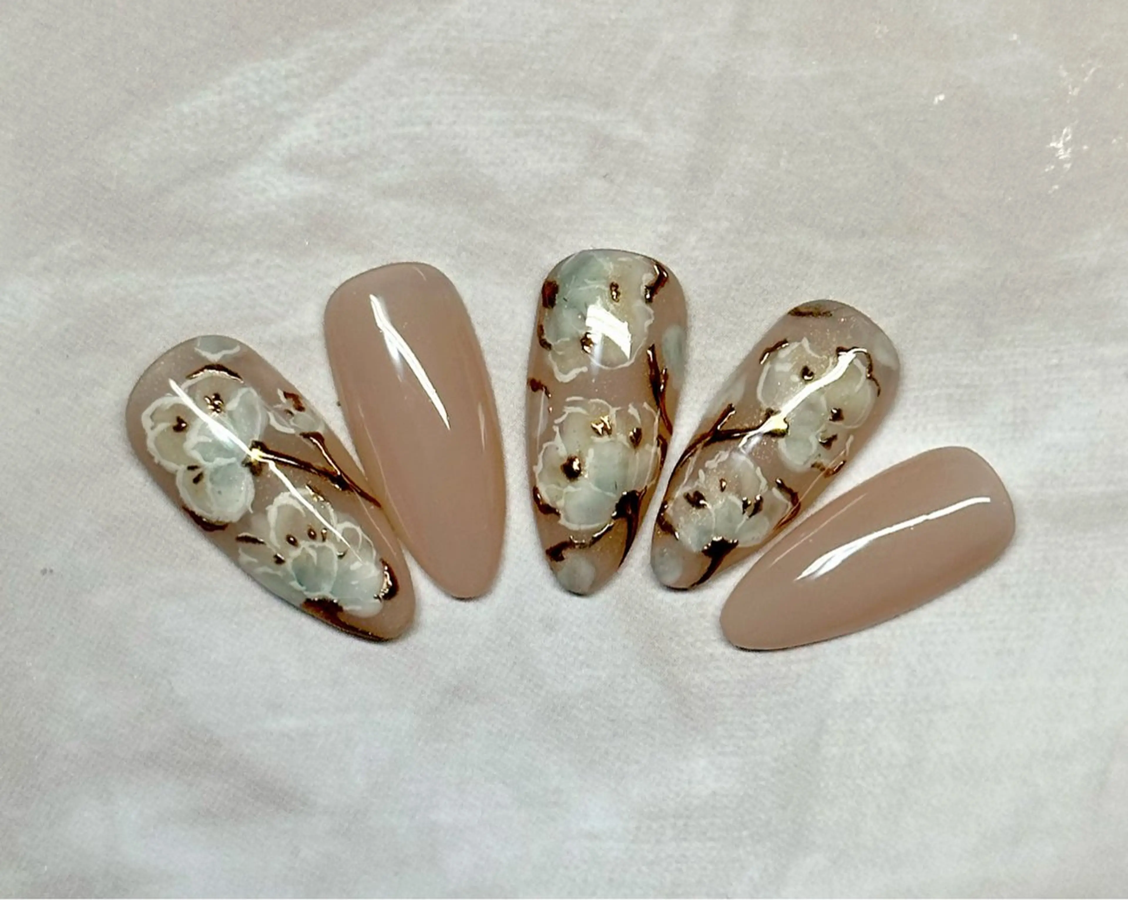 ネイル アートネイル ミラーネイル ニュアンスネイル M.N_ nailのネイルデザイン