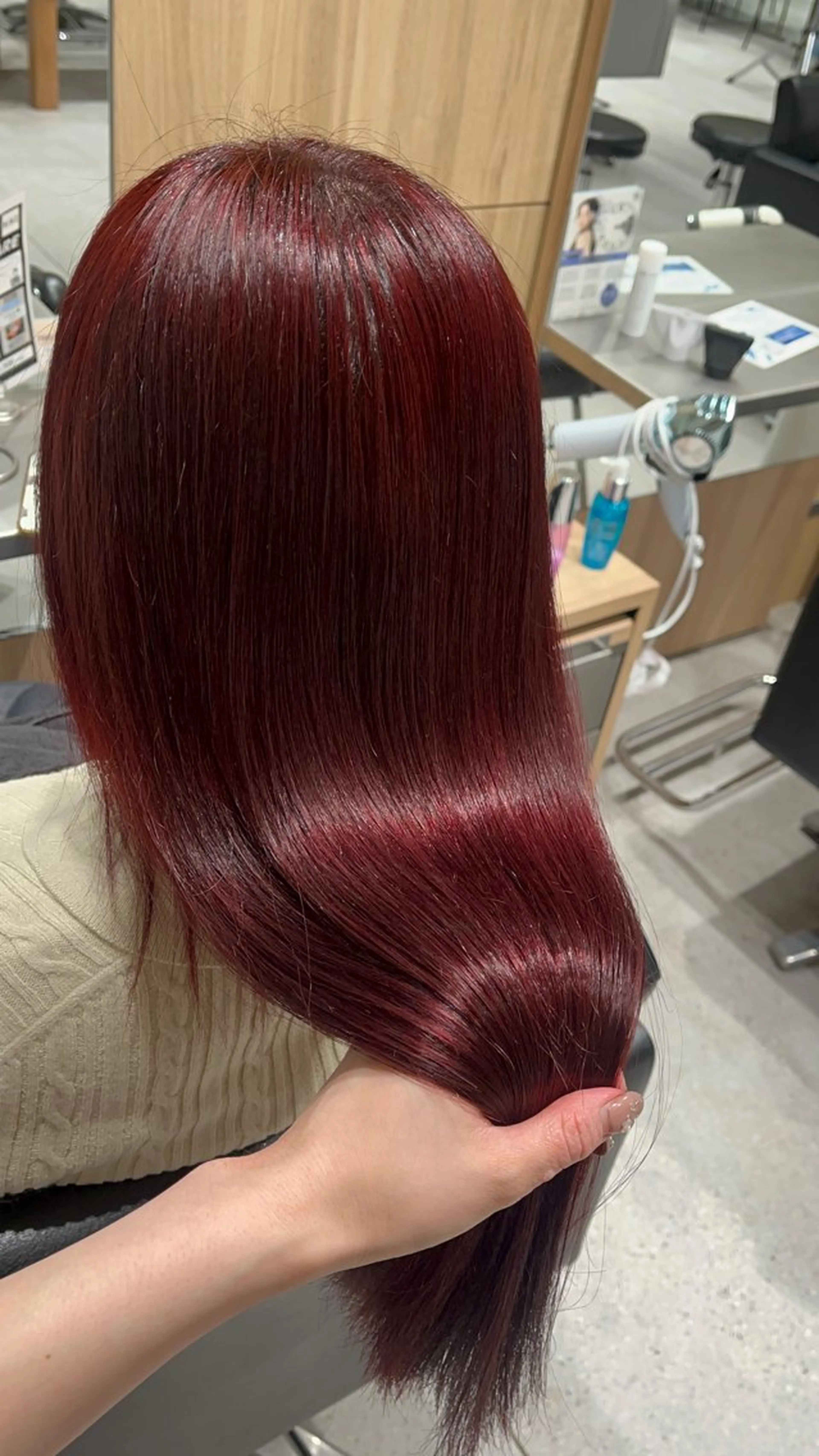 ミディアム カラー レイヤー MINX伊藤なず菜のヘアスタイル