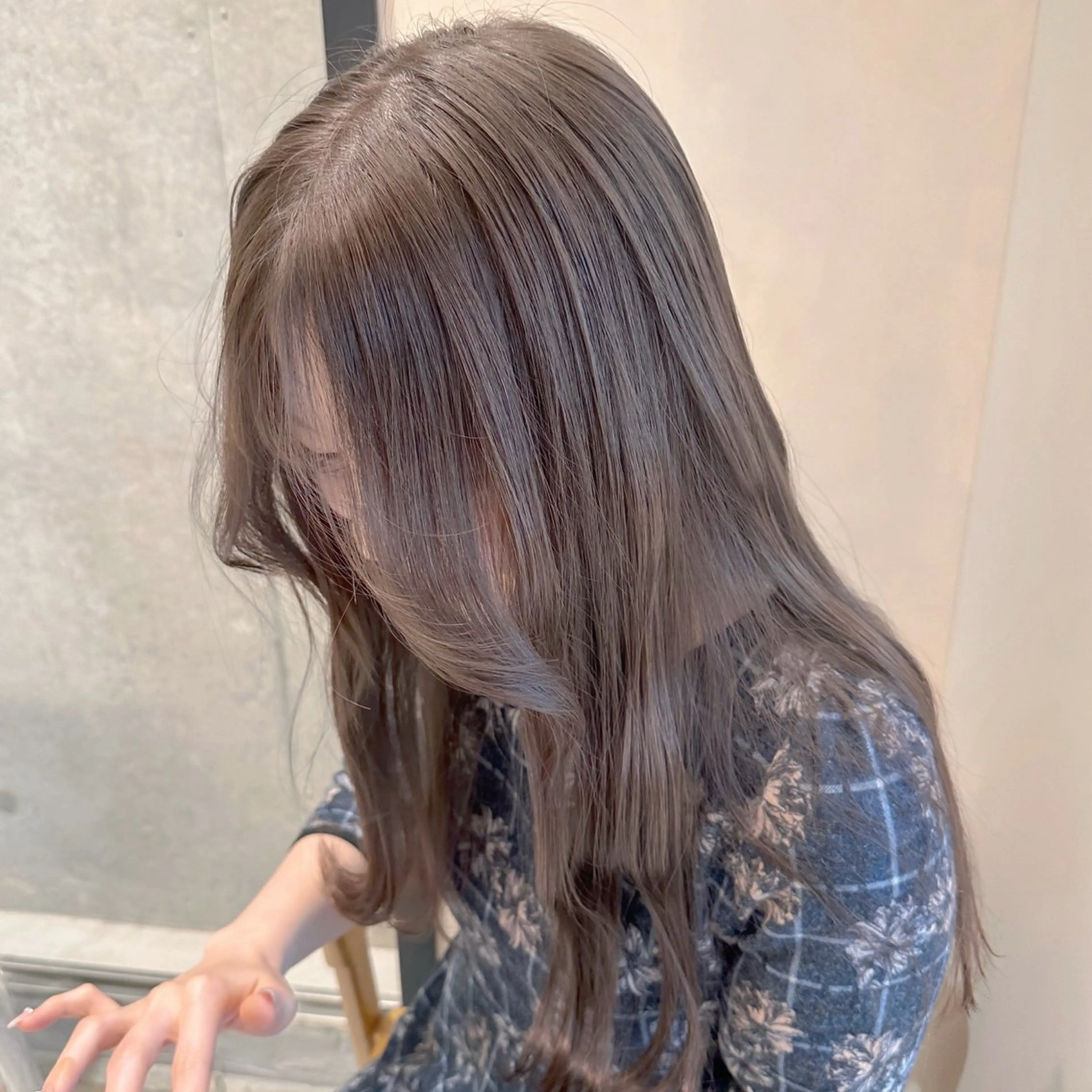 セミロング カラー グレージュ オレンジ カット ヘアカラー トリートメント 高橋大樹/グレージュ 透明感/髪質改善のヘアスタイル