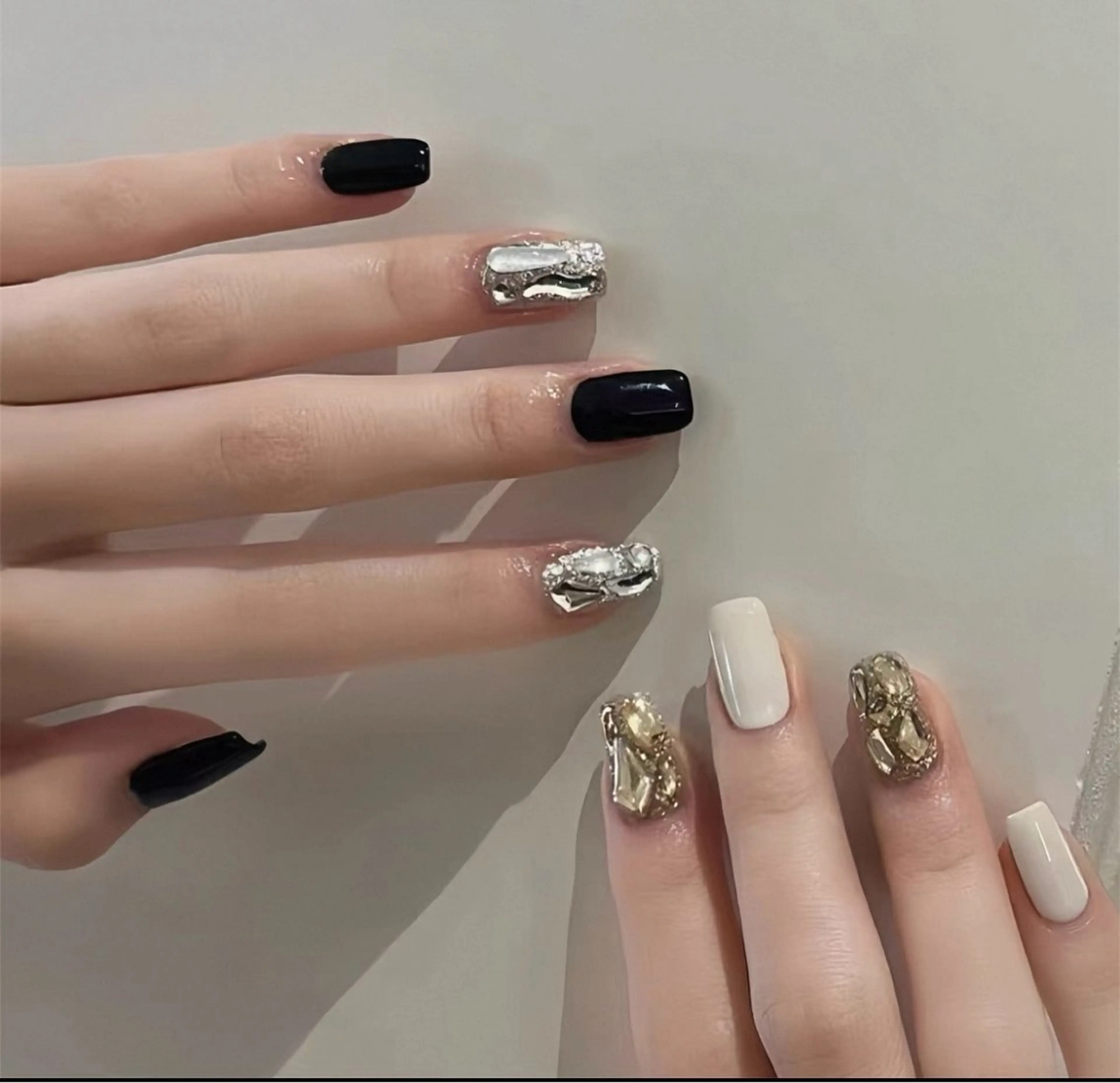 ネイル 長さ出し専門 パーツのネイルデザイン