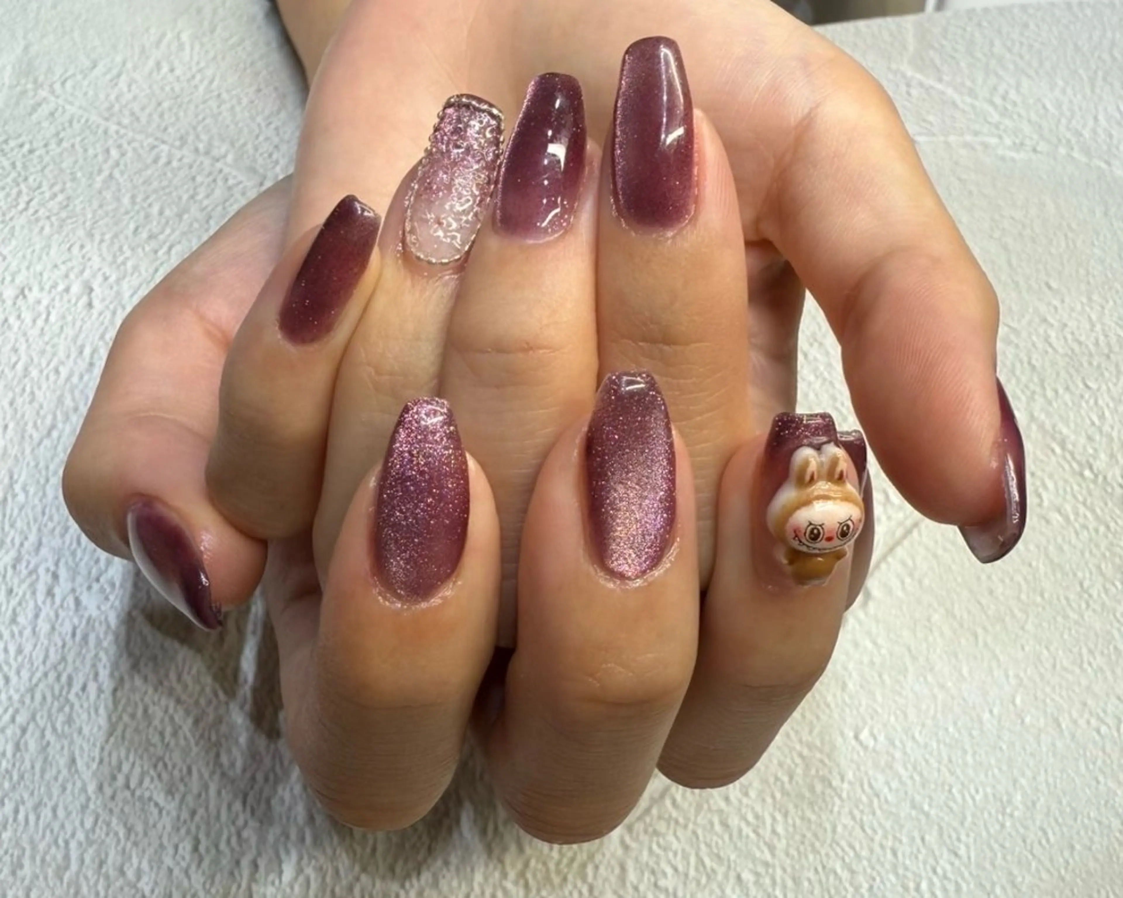 ネイル アートネイル ボルドー クリアネイル ラメ(グリッター) マグネットネイル NailSalon✨ Écrinエクランのネイルデザイン