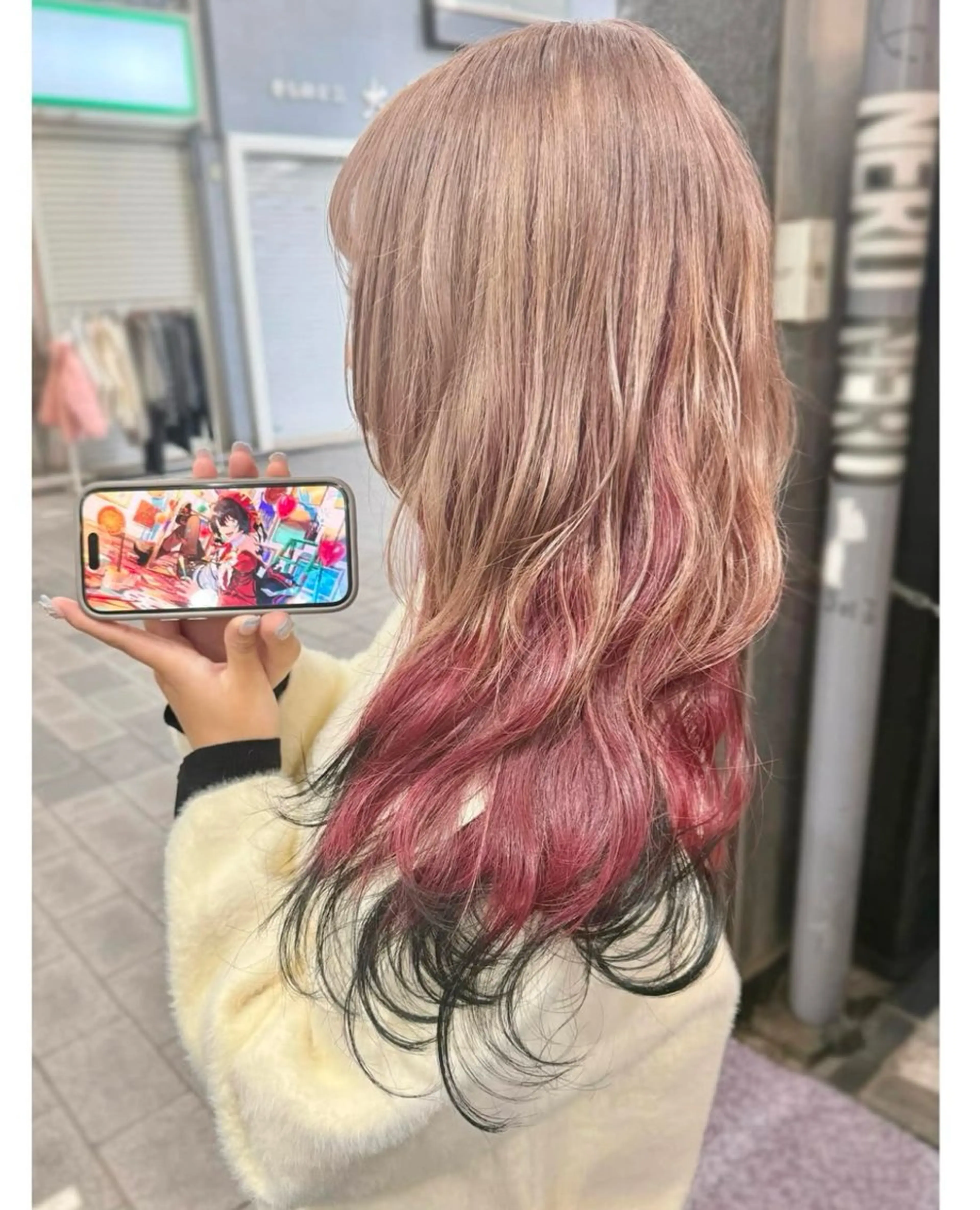 ミディアム カラー ベージュカラー インナーカラー ヘアカラー TSUNO🦖 派手髪/オタク美容師のヘアスタイル