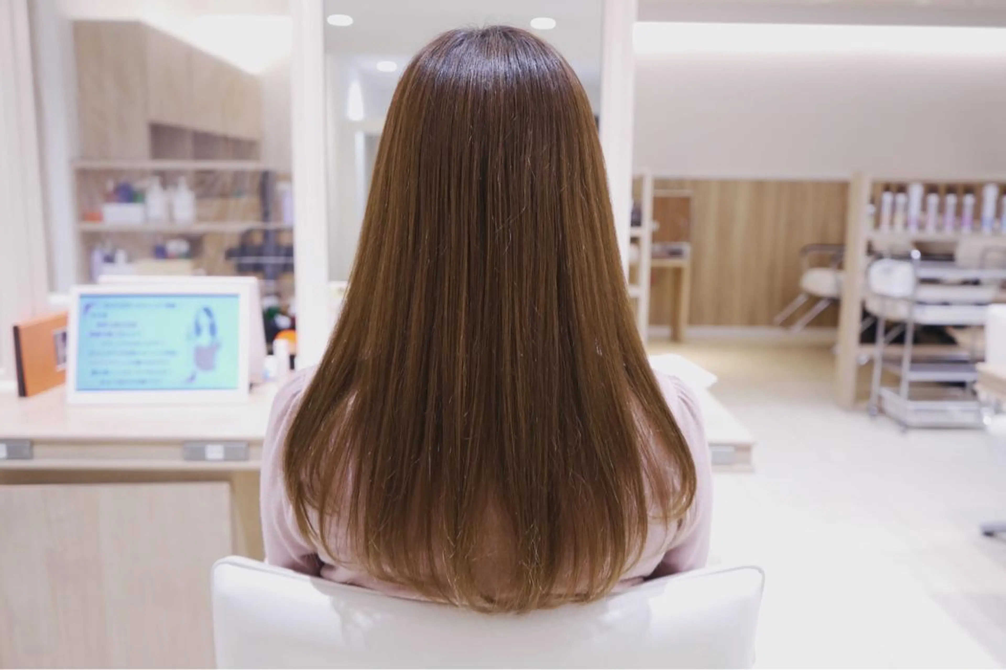 【艶々長持ちカラー】😃ヘアカラー(リタッチ、グレーカラー、全体)+オイルケアトリートメント+シャンプーブローの写真