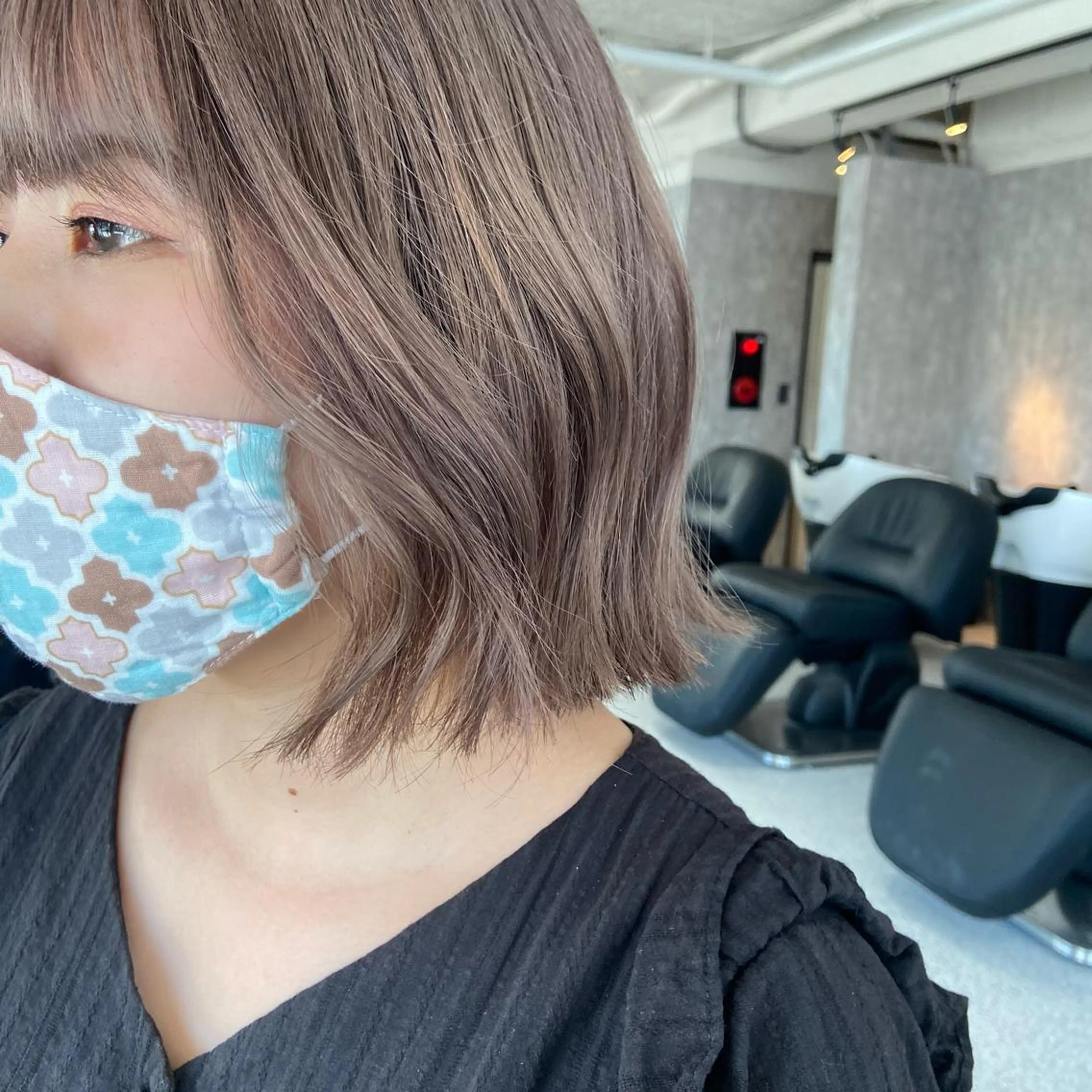ショート カラー ヘアアレンジ グレージュ TIDEHAIR SHIHOのヘアスタイル