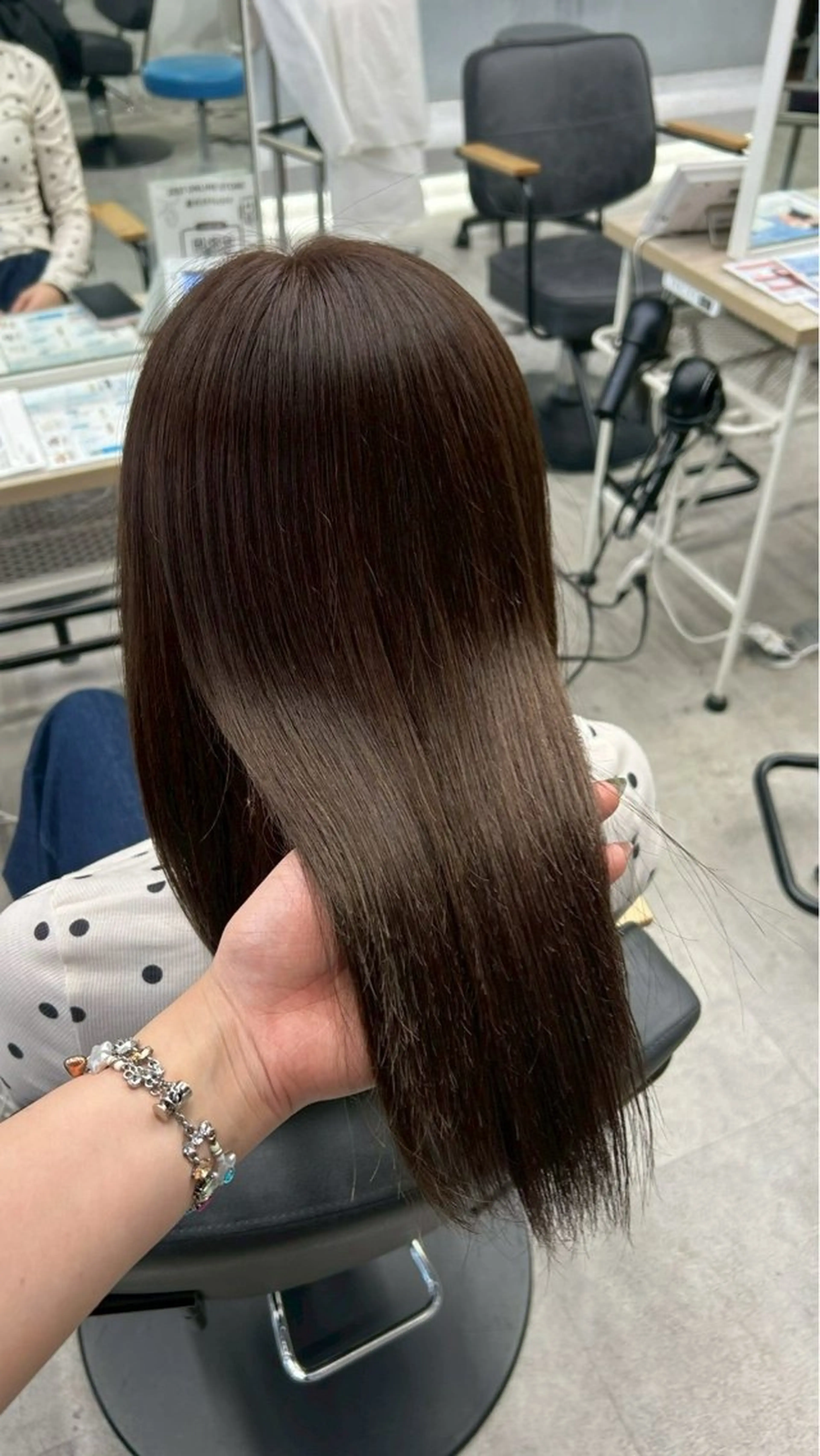 セミロング カラー ヘアカラー himari💜 ハイトーンカラーのヘアスタイル