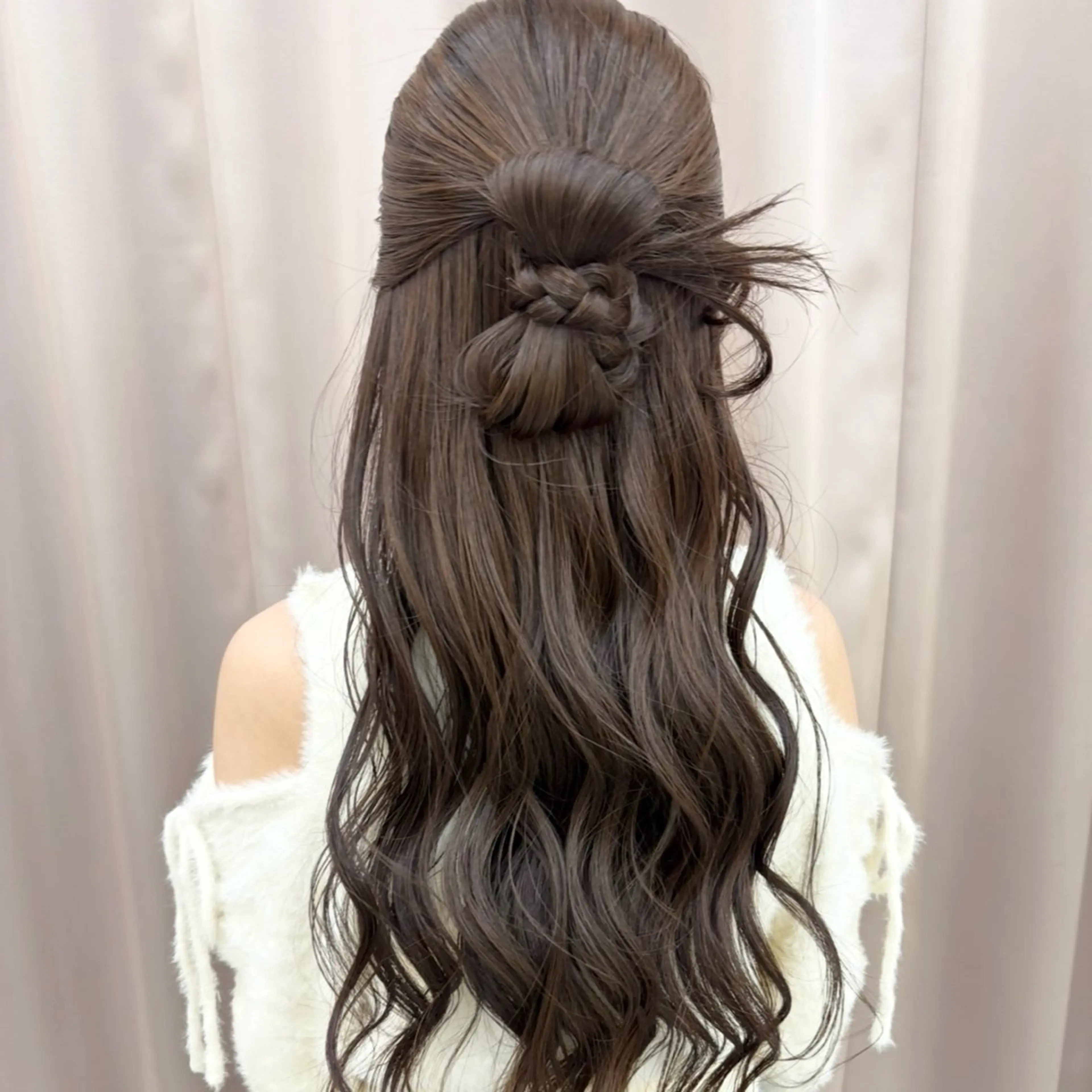 ロング 鈴木 彩莉のヘアスタイル