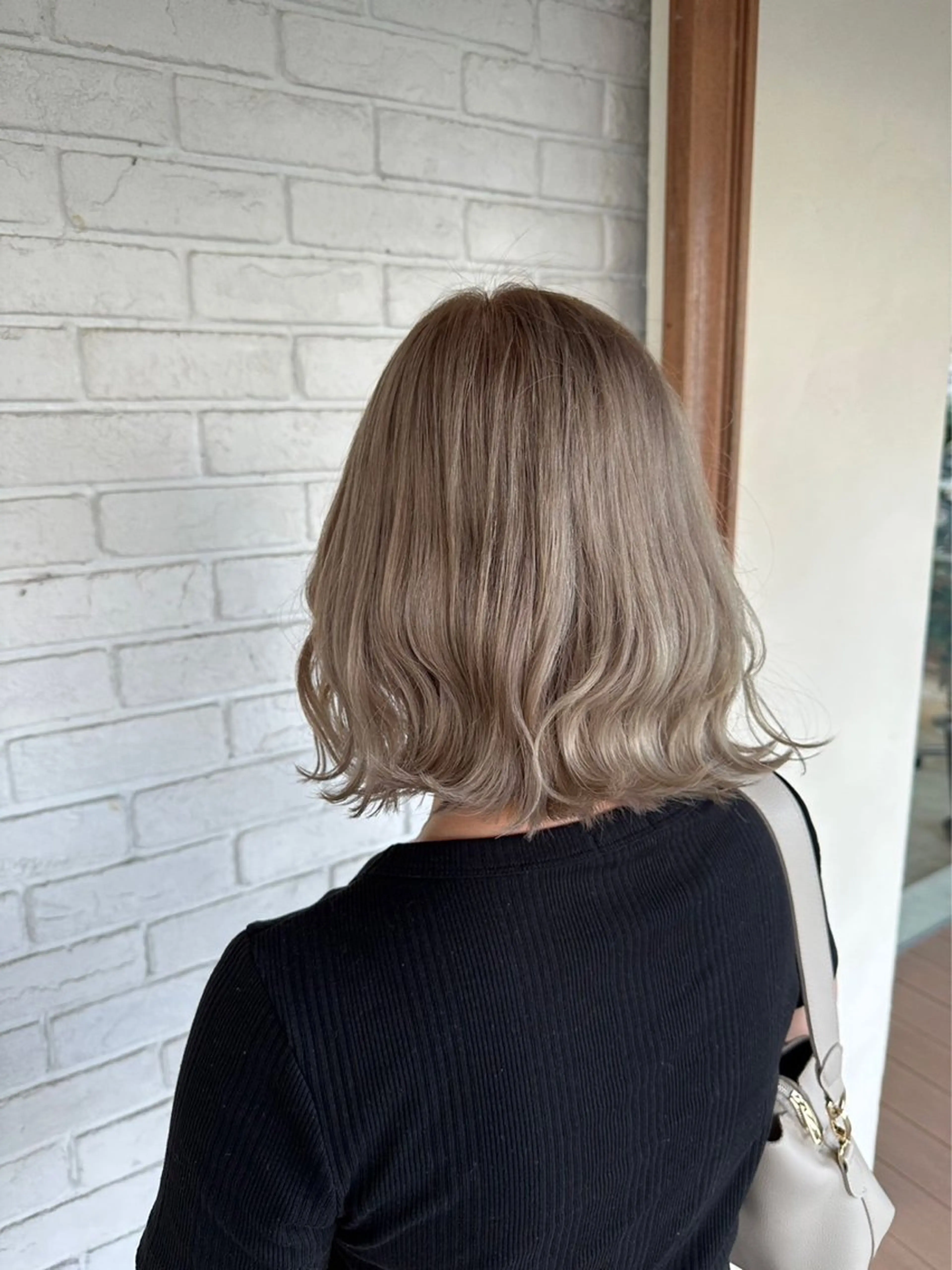 カラー ベージュカラー ブリーチ ミルクティーベージュ 中元 美月のヘアスタイル