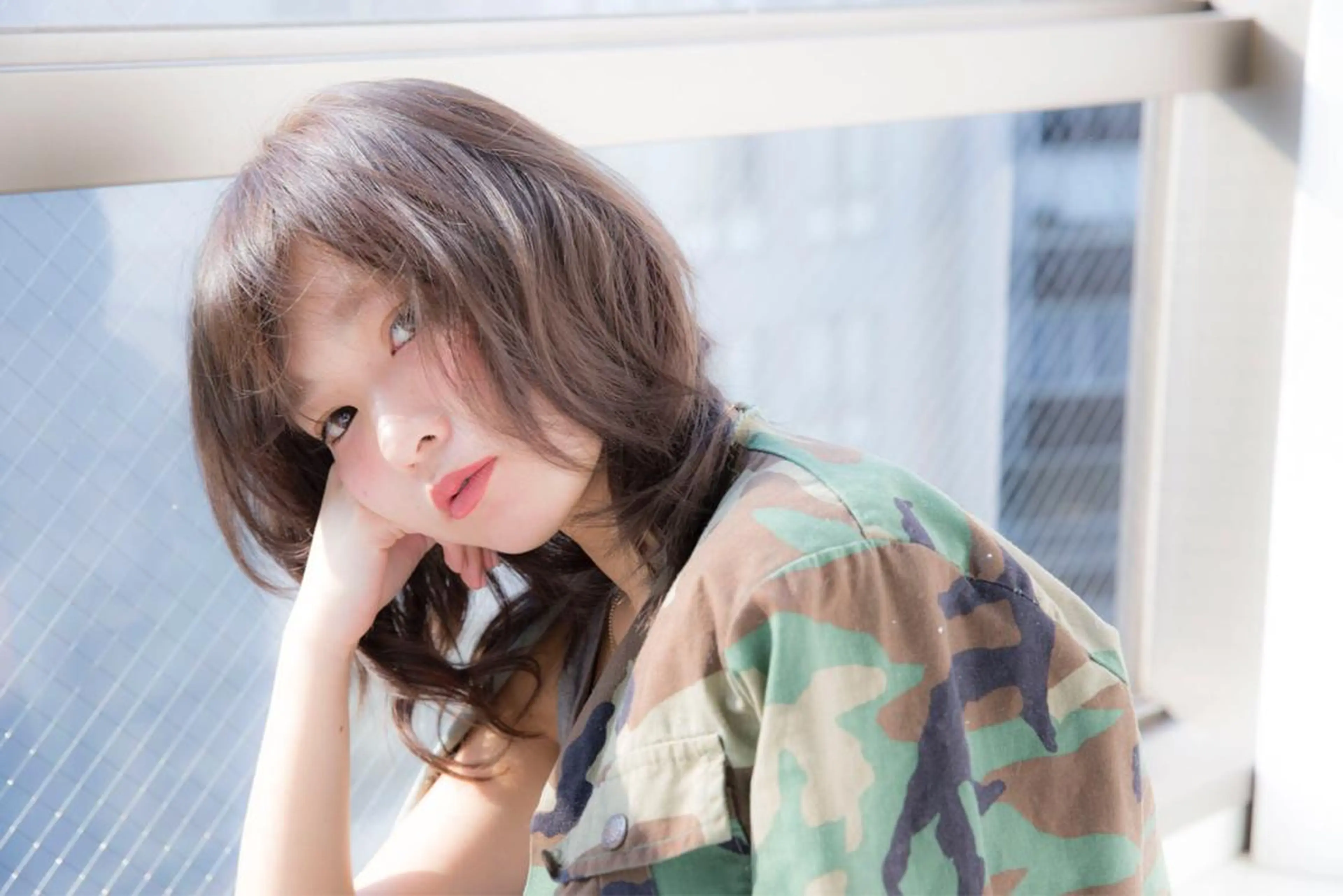 セミロング ロング カラー アッシュ ベージュカラー ハイレイヤー レイヤーカット トップスタイリスト 小澤純一のヘアスタイル