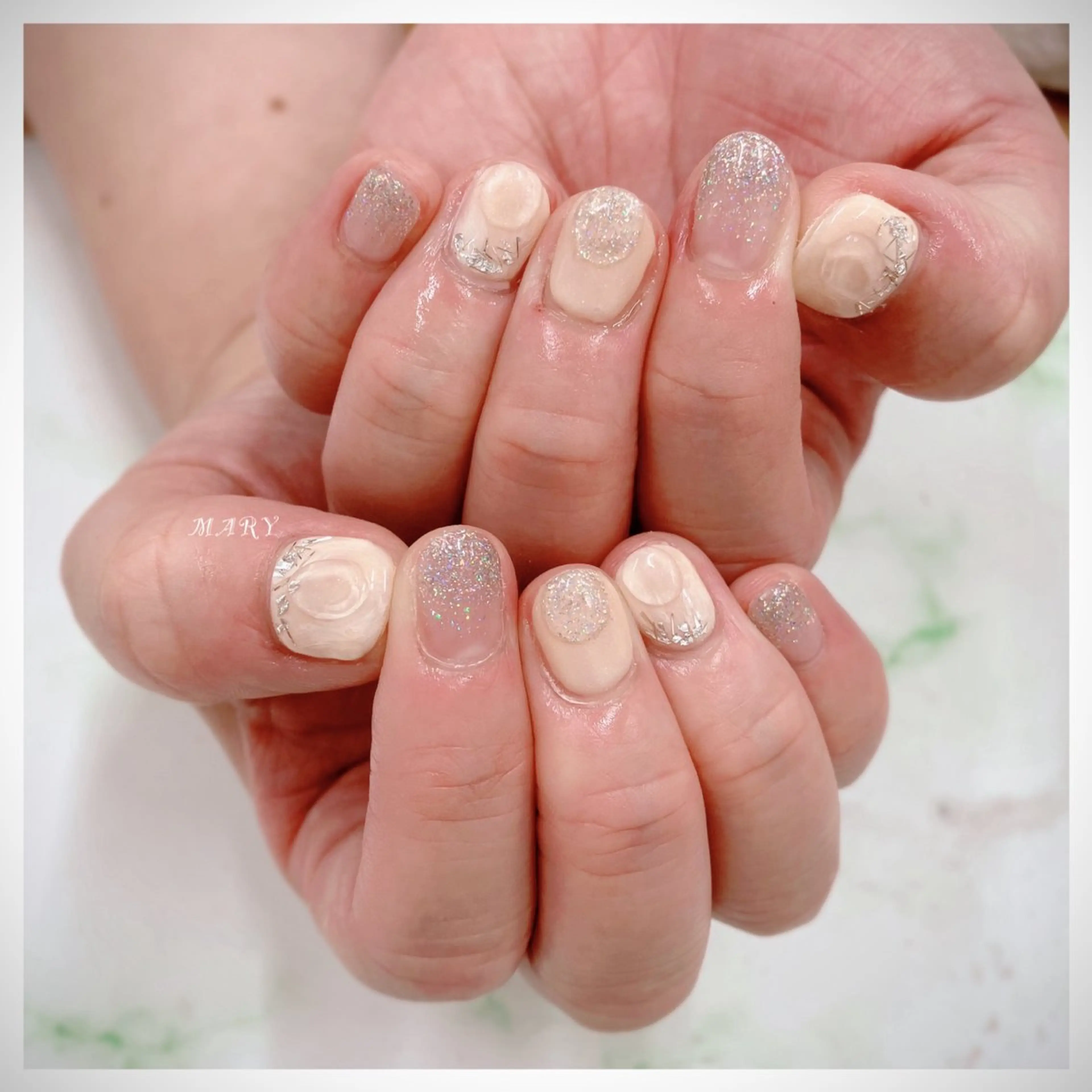 ネイル フラッシュネイル キラキラネイル ニュアンスネイル ワンカラーネイル オレンジ ハンドネイル Mary nail .narumiのネイルデザイン