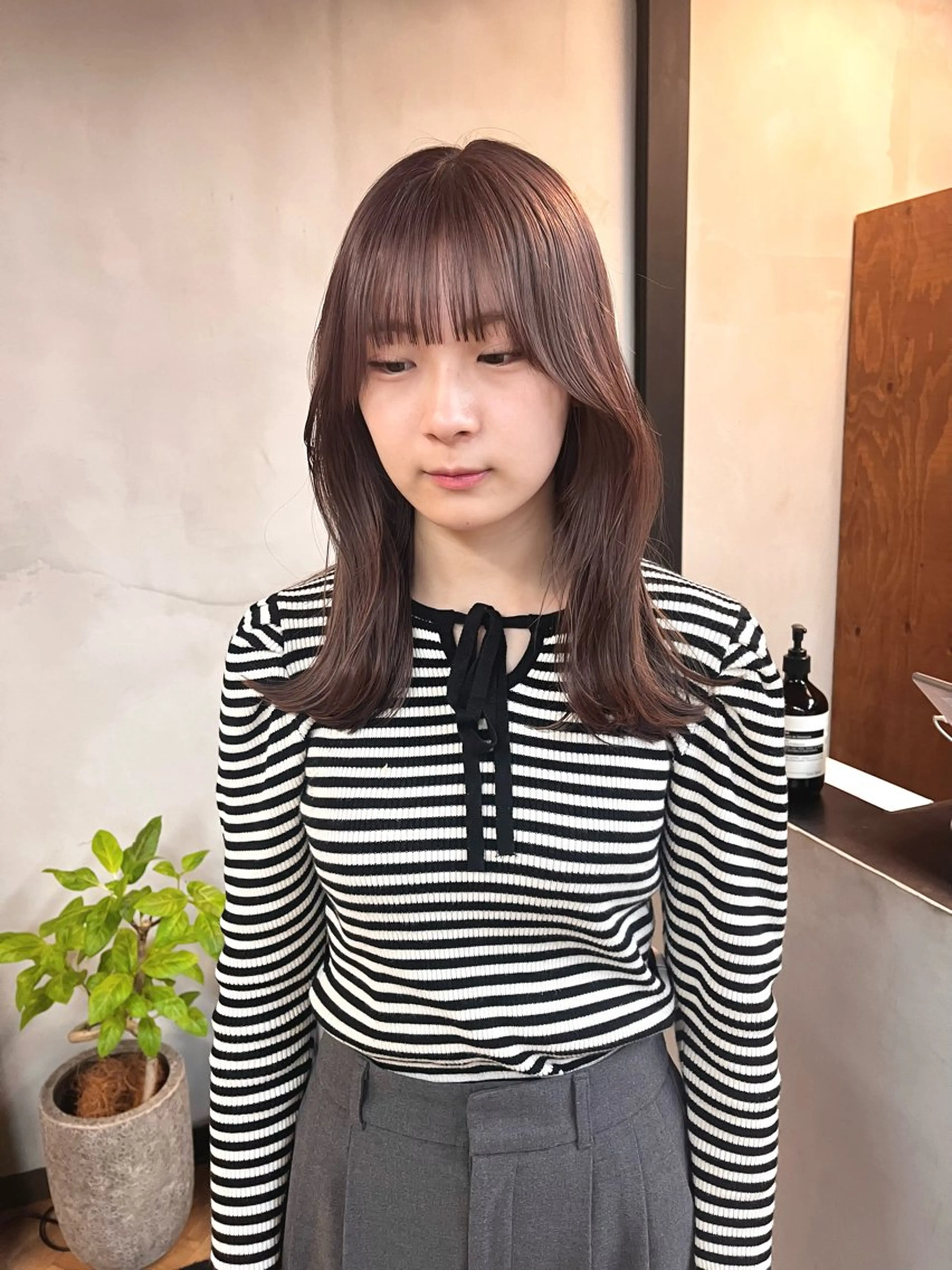セミロング カラー ヘアアレンジ ベージュカラー ブリーチ ブラウンカラー くびれヘア サイドバング ena/ブリーチなし 透明感・レイヤー🎀のヘアスタイル
