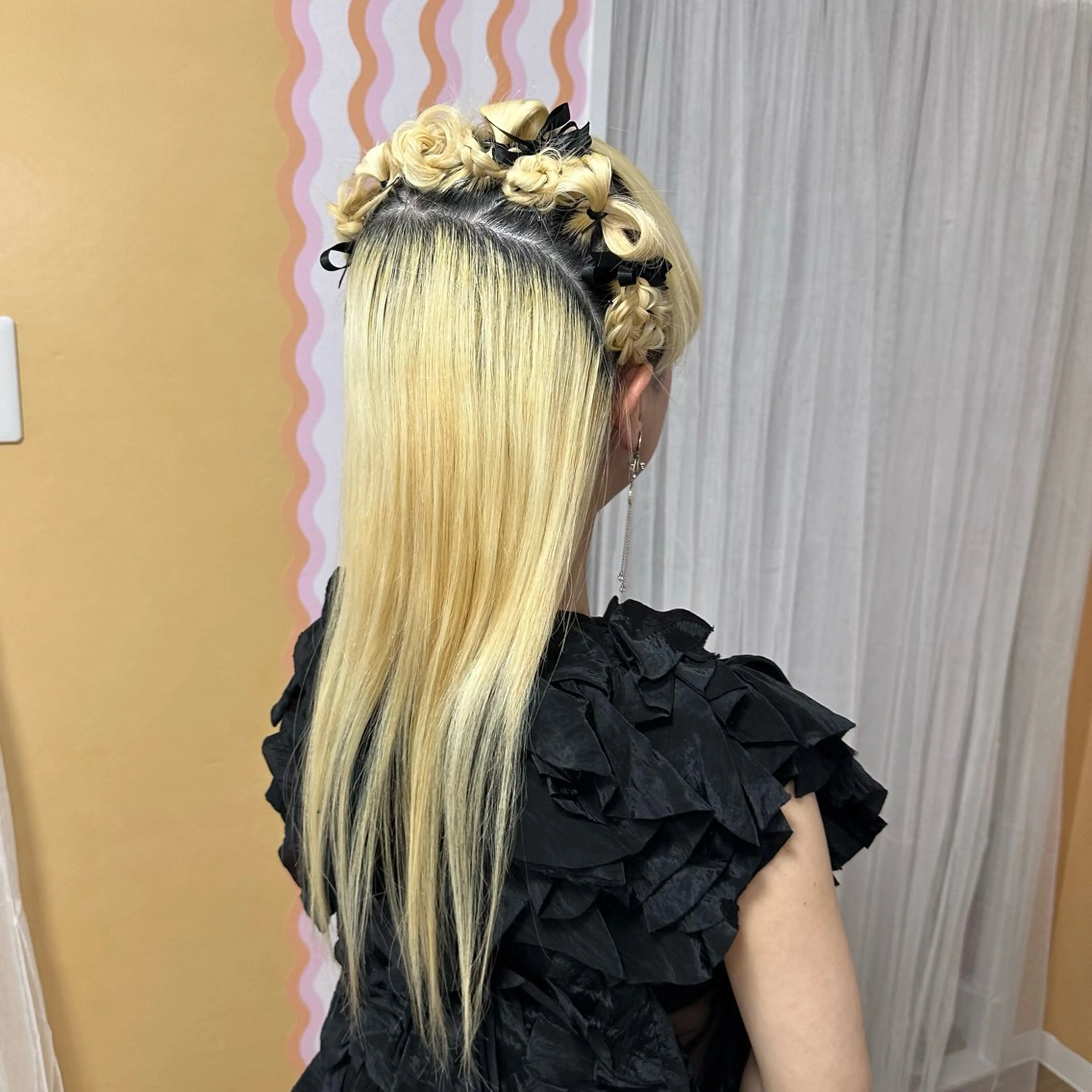 ロング ヘアアレンジ カチューシャ 黒川 麗のヘアスタイル