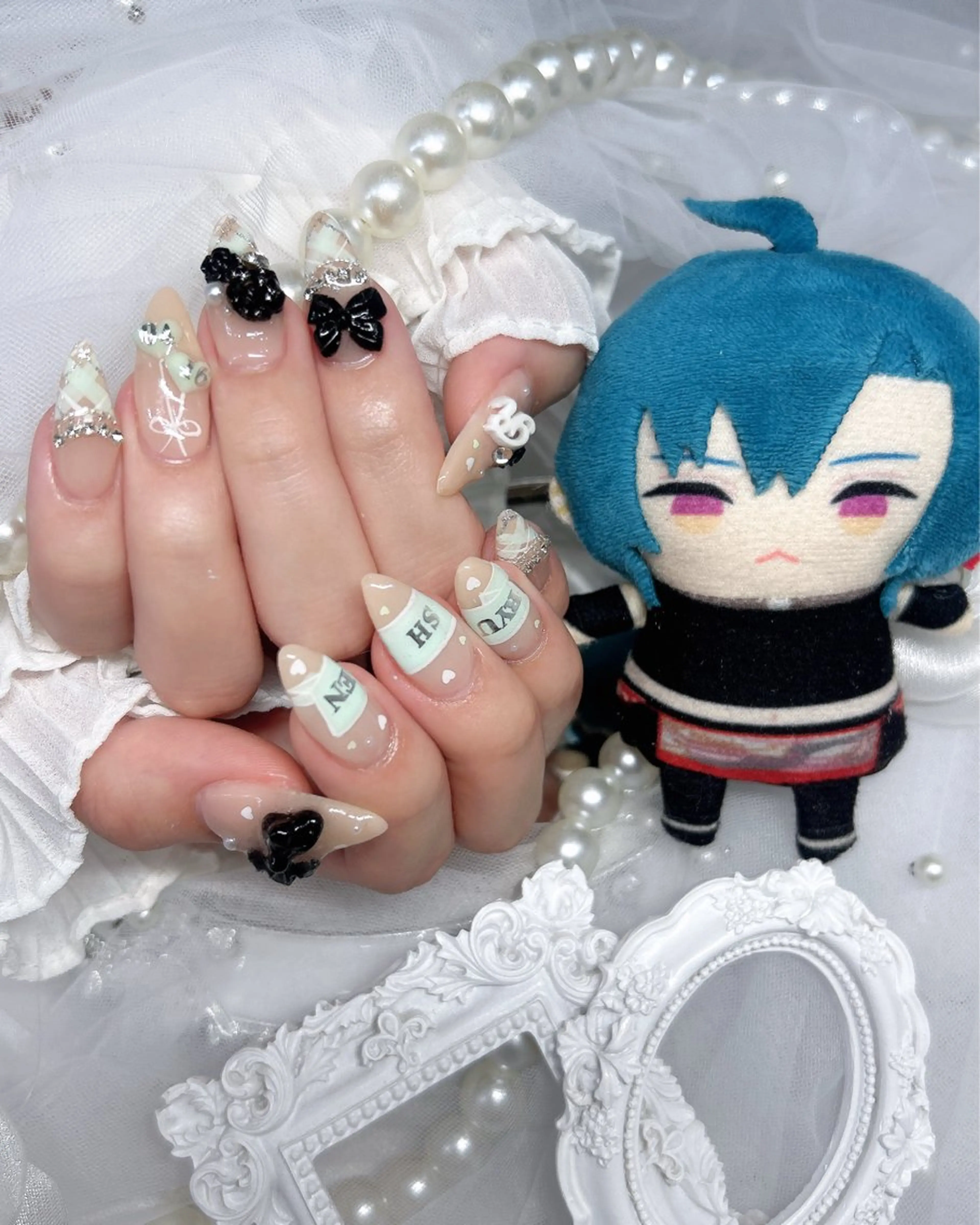 ネイル 長さ出し ハンドネイル ️🫧みつき/ 渋谷/痛ネイル️🫧のネイルデザイン