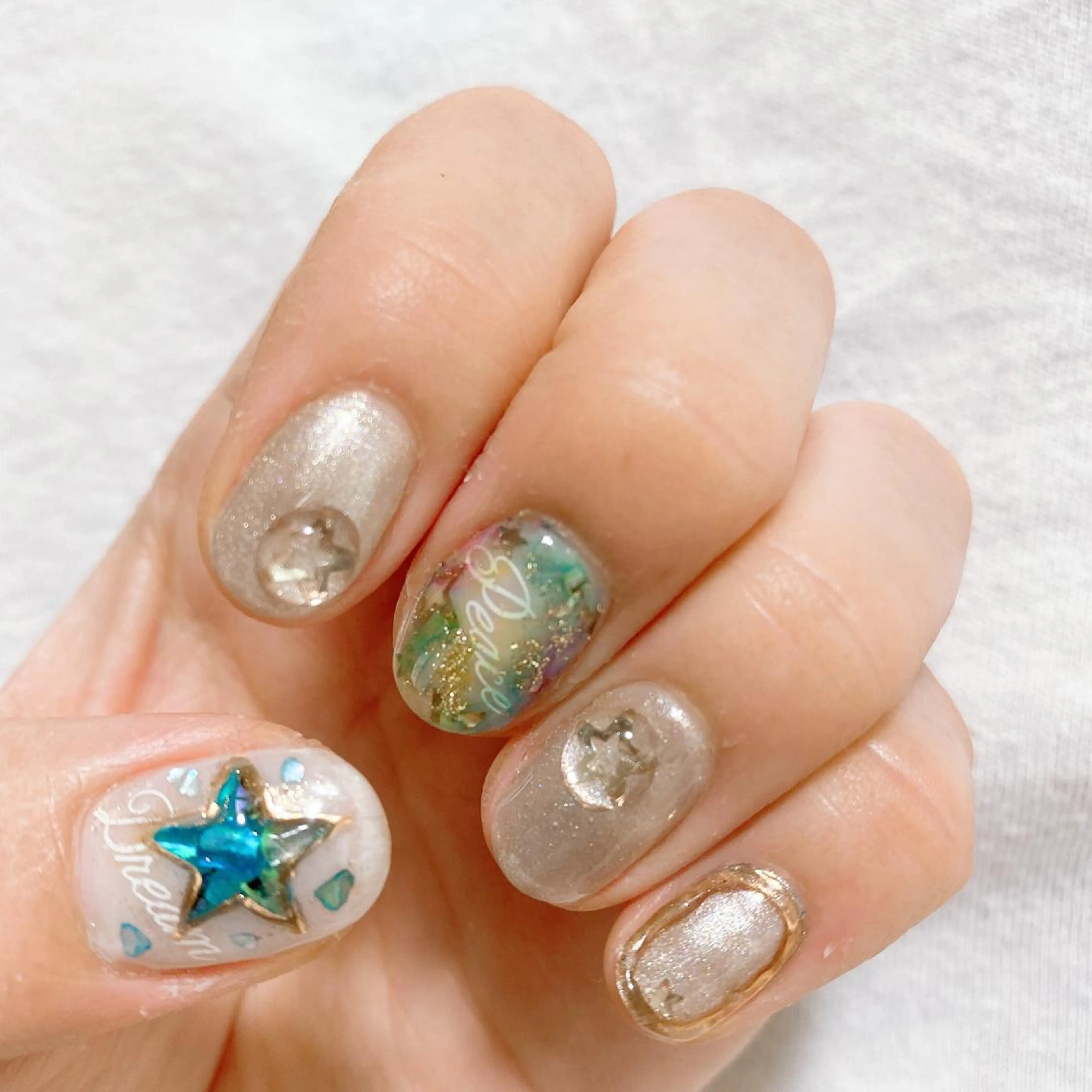 ネイル 田口 美奈のヘアスタイル