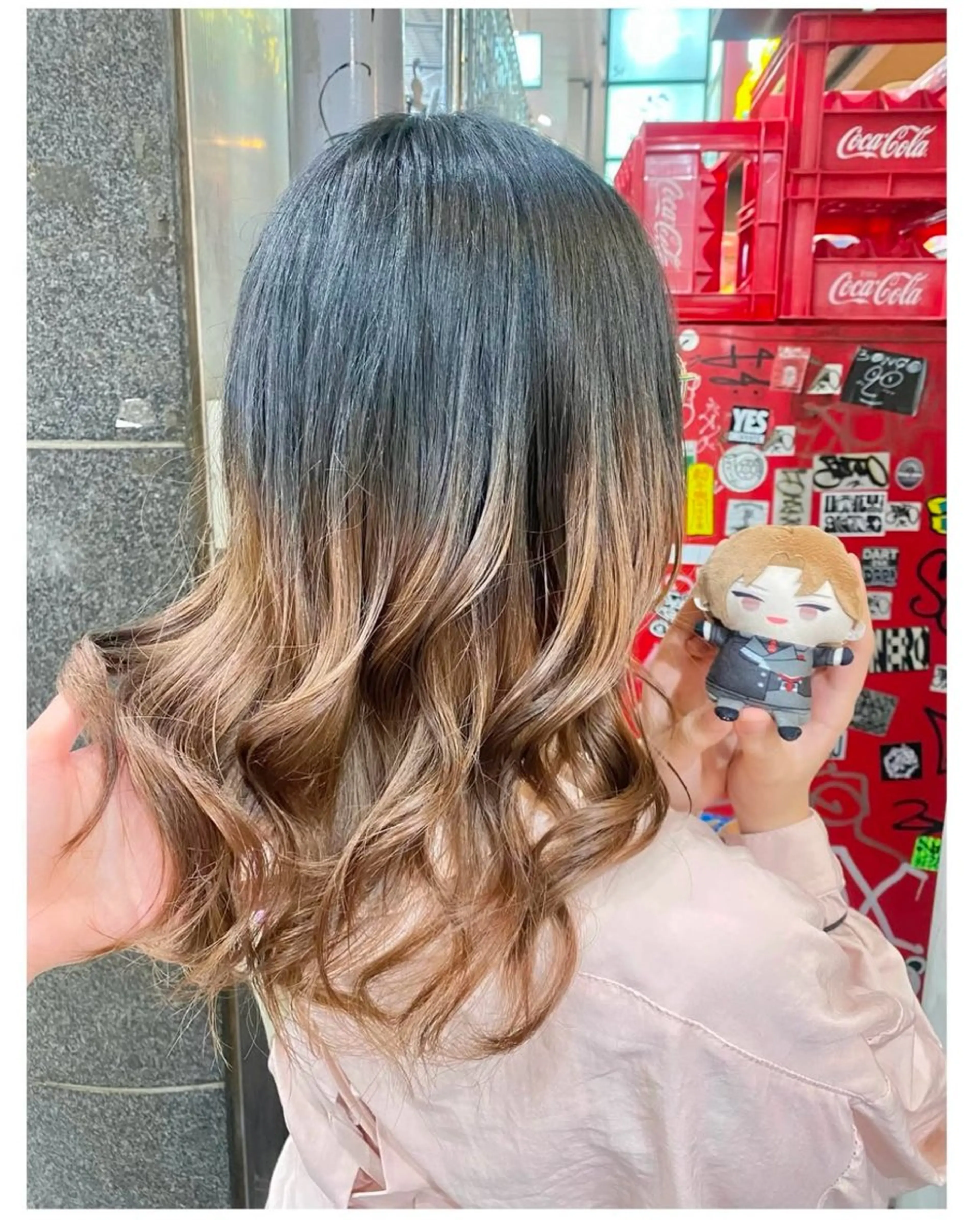 ミディアム カラー ベージュカラー グラデーションカラー ヘアカラー TSUNO🦖 派手髪/オタク美容師のヘアスタイル