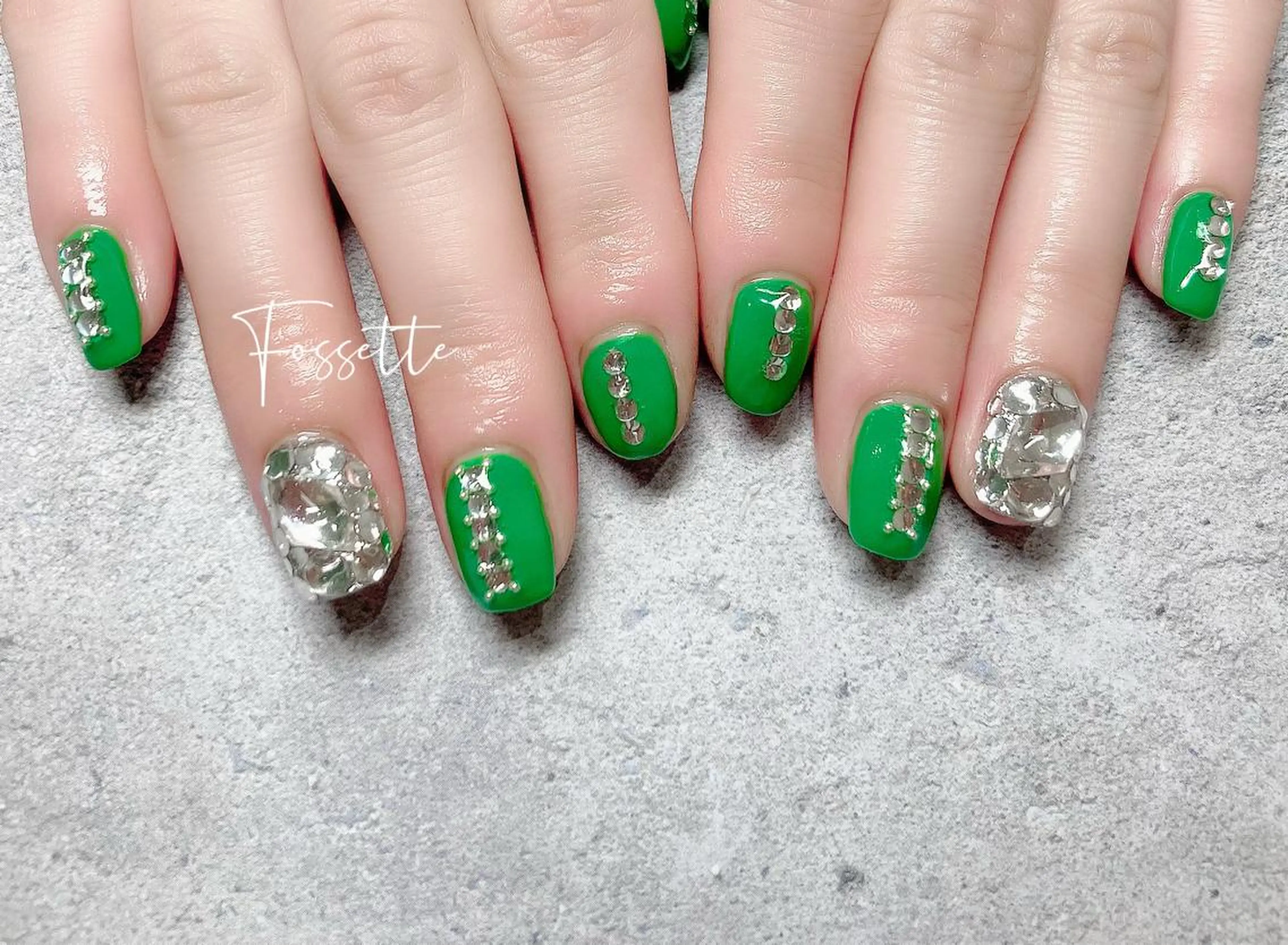 ネイル キラキラネイル 韓国ネイル ワンカラーネイル nailsalon Fossetteのネイルデザイン