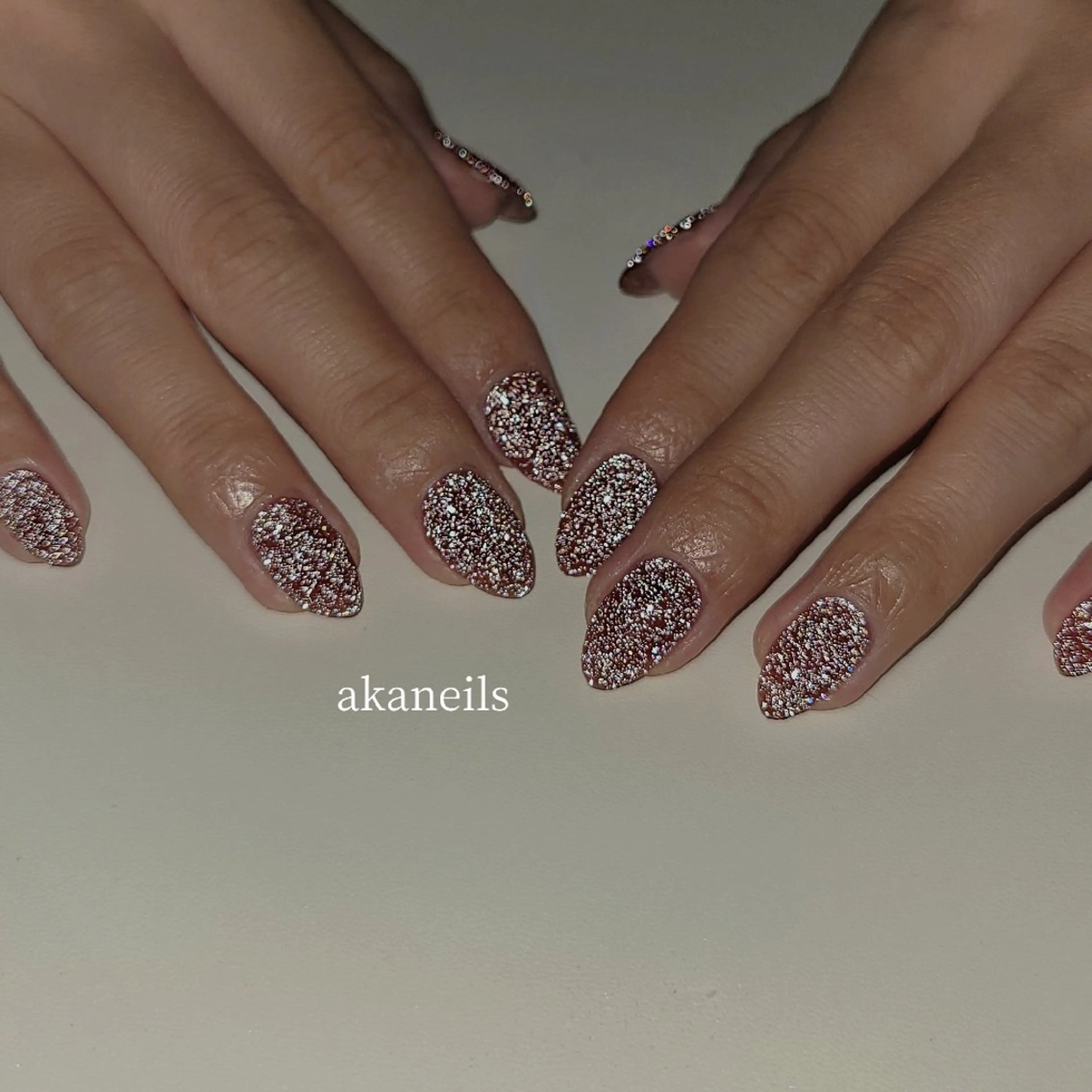 ネイル ボルドー ブラウン フラッシュネイル キラキラネイル ラメ(グリッター) 【akaneils】 アカネのネイルデザイン