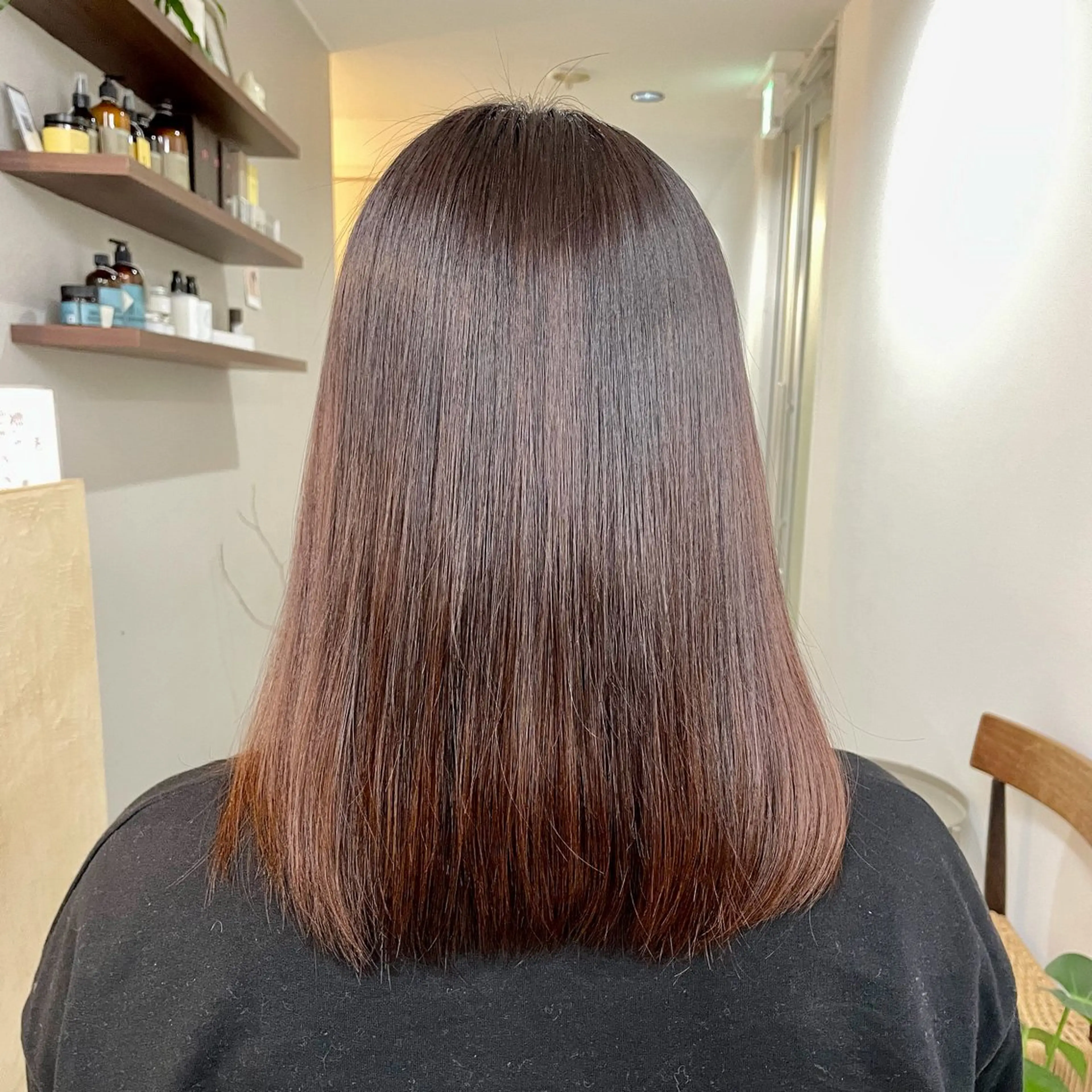 セミロング 縮毛矯正 髪も心も健康に🤎 原亜希子のヘアスタイル