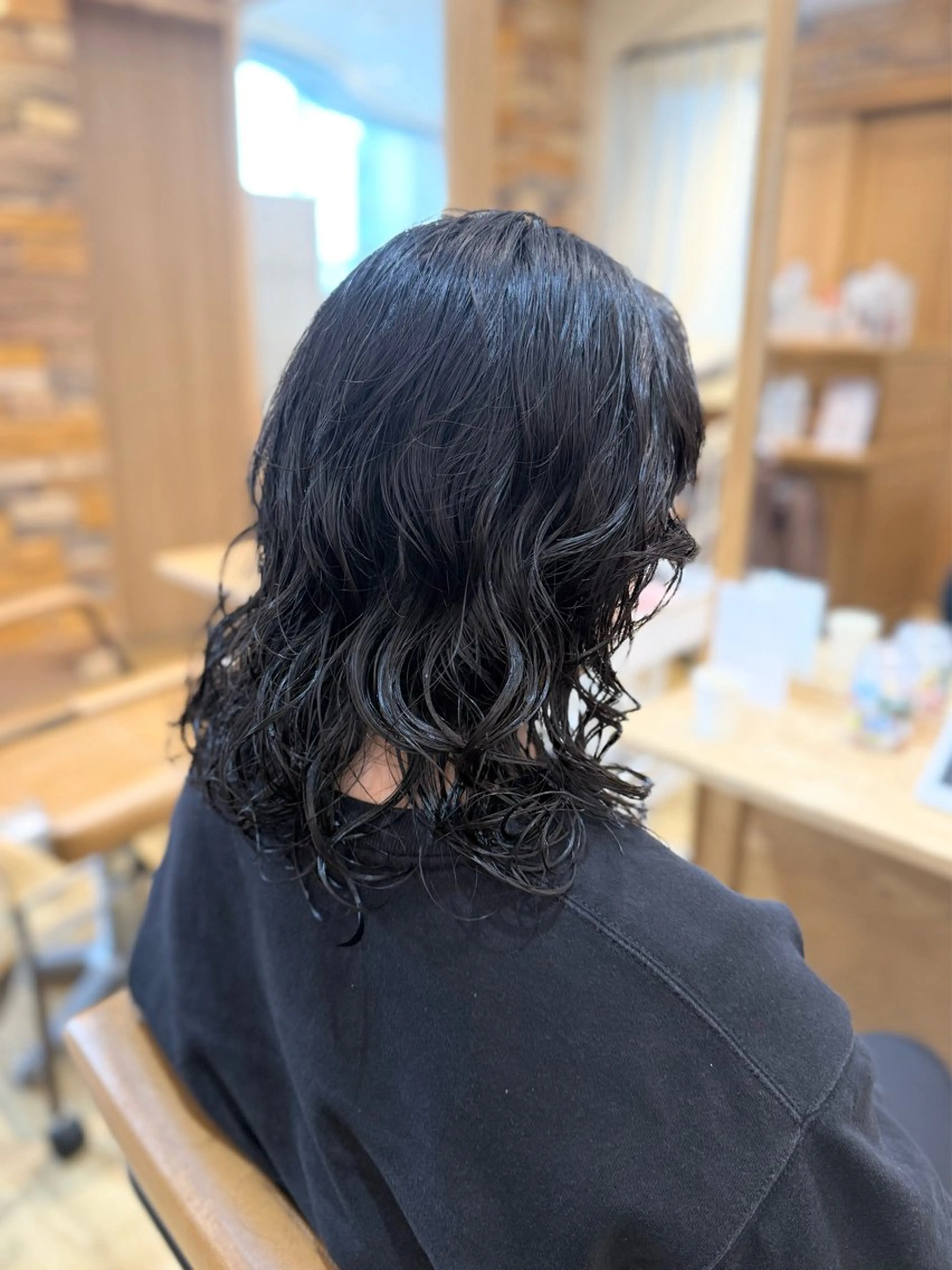 ミディアム ミディアムパーマ パーマ ヘアメイク美容師 🦋サカモトレナ🦋のヘアスタイル