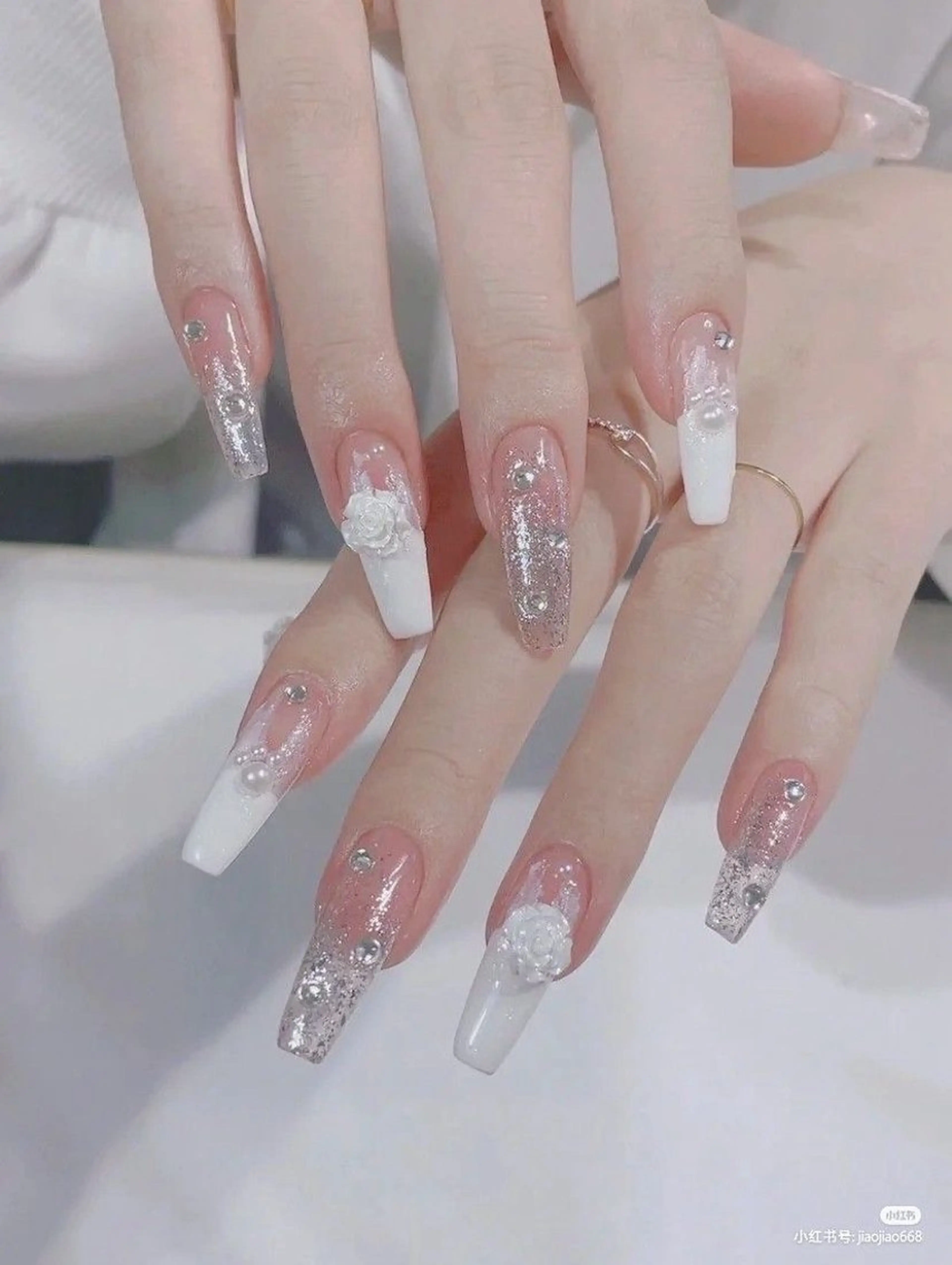 カラー グラデーションカラー ピンクカラー ハンドネイル AIN Nailのネイルデザイン