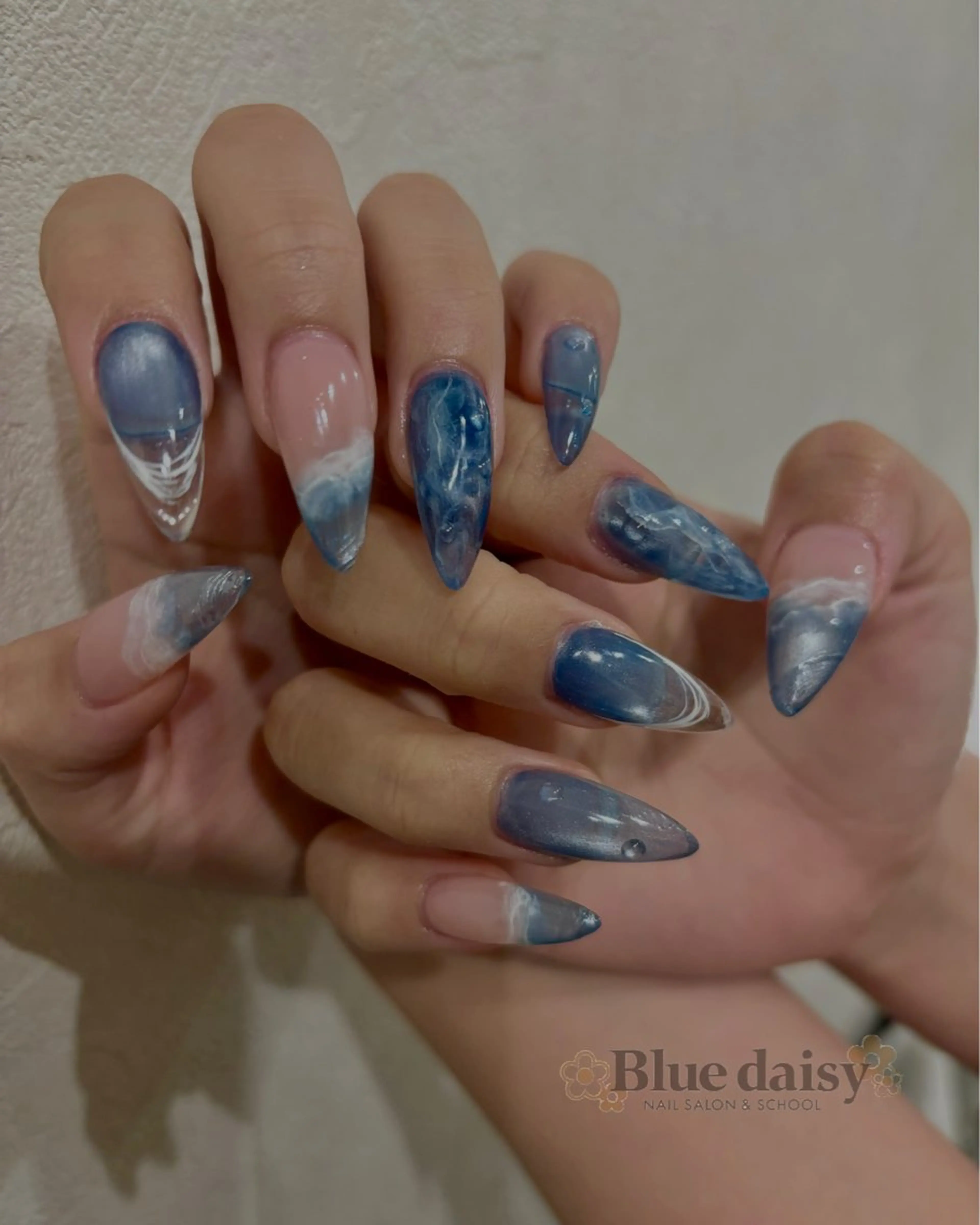 ネイル ジェルネイル マグネットネイル 持ち込み パラジェル スカルプネイル ハンドネイル Blue daisy 栄本店のネイルデザイン