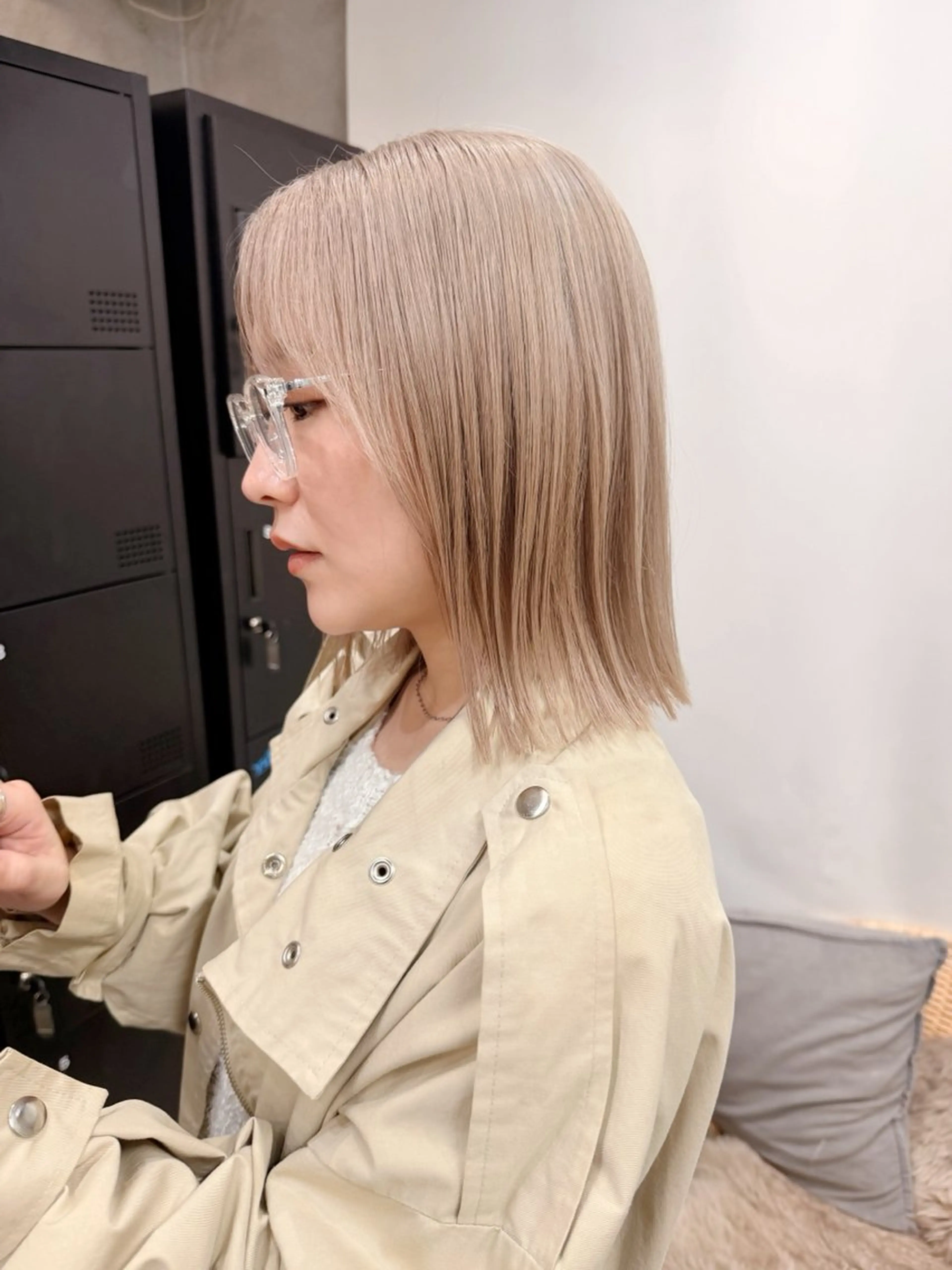 ミディアム カラー ベージュカラー ミルクティーベージュ ホワイトベージュ ヘアカラー トリートメント AiM 大名　似合わせカットのヘアスタイル