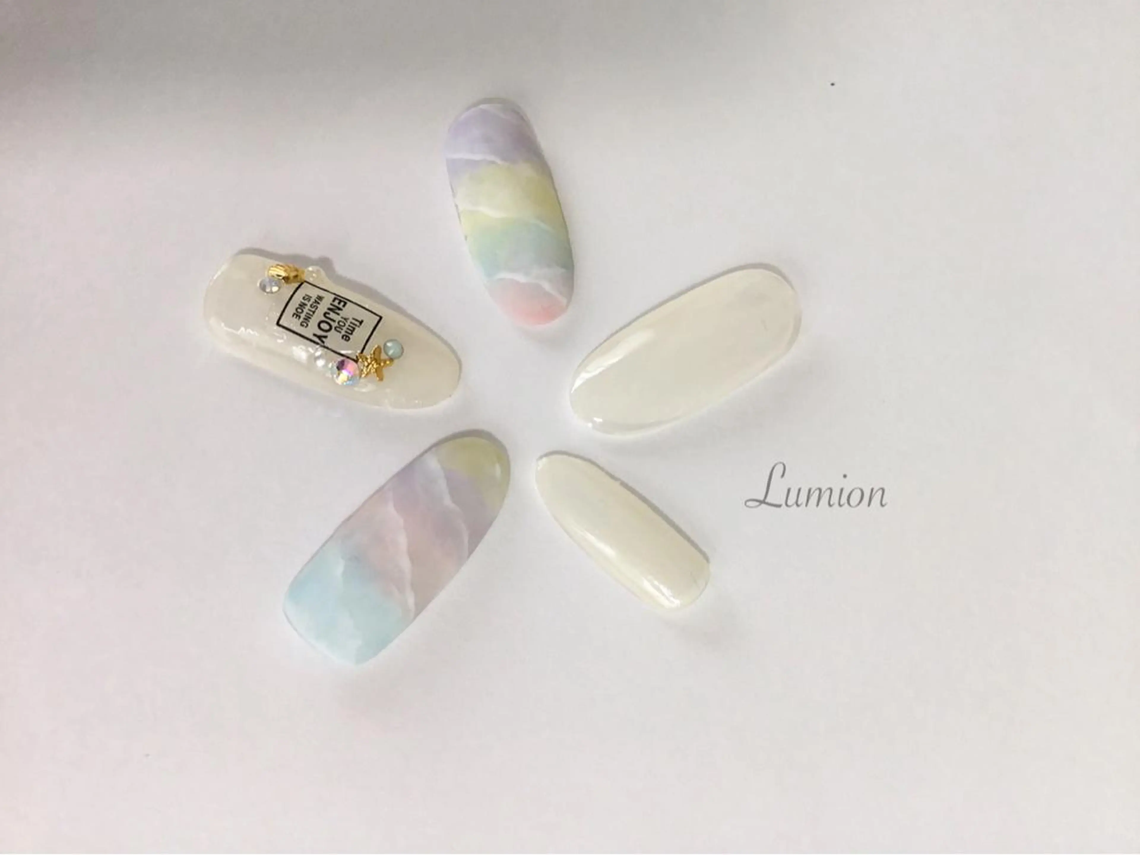 ネイル ハンドネイル nailroom Lumionのネイルデザイン