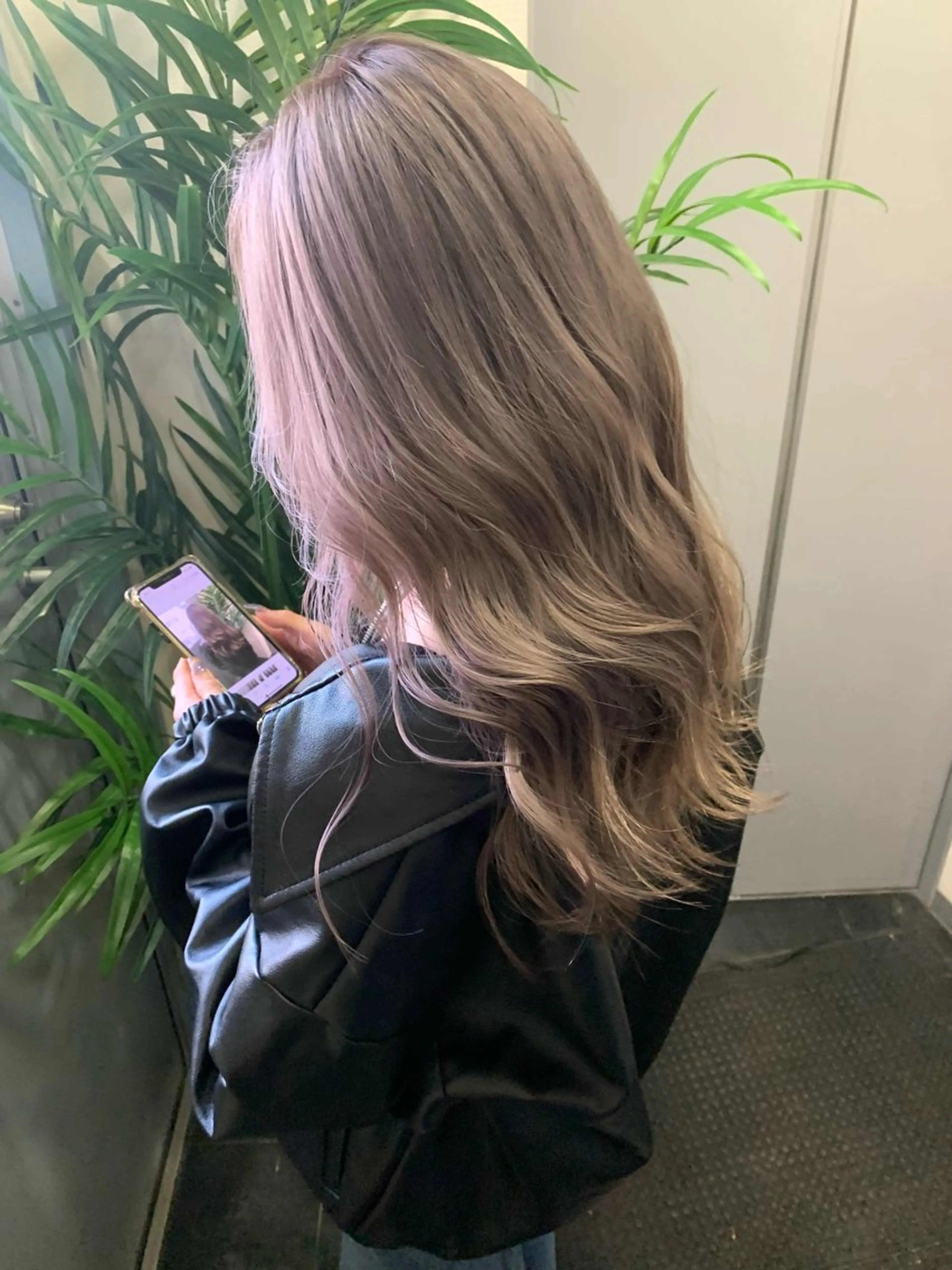 ロング カラー ブリーチ 透明感カラー ヘアカラー トリートメント カラーなら川嶋宏旭✨ salonLEPIAのヘアスタイル