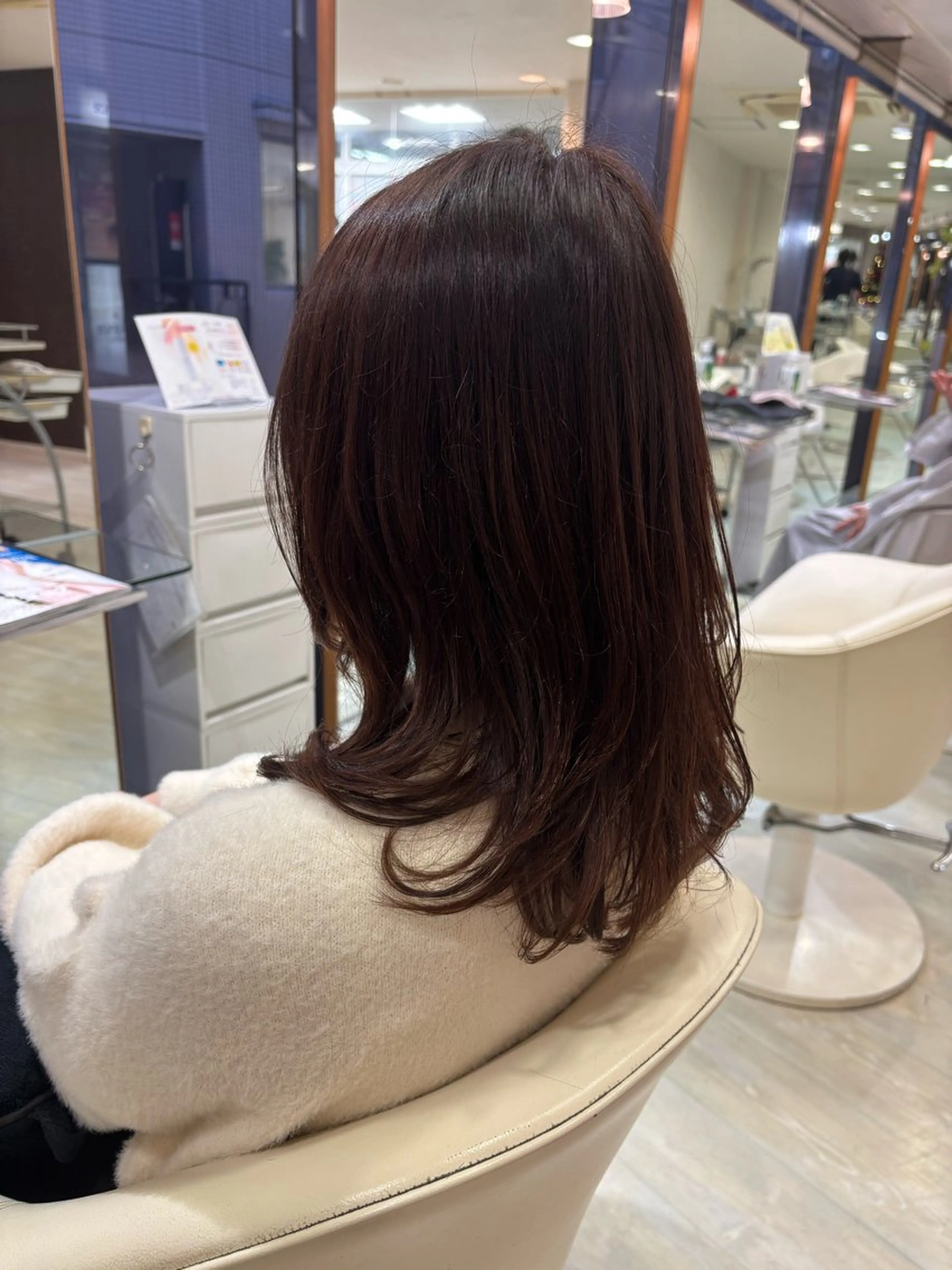 ミディアム ピンクブラウン 鬼澤 なお子のヘアスタイル