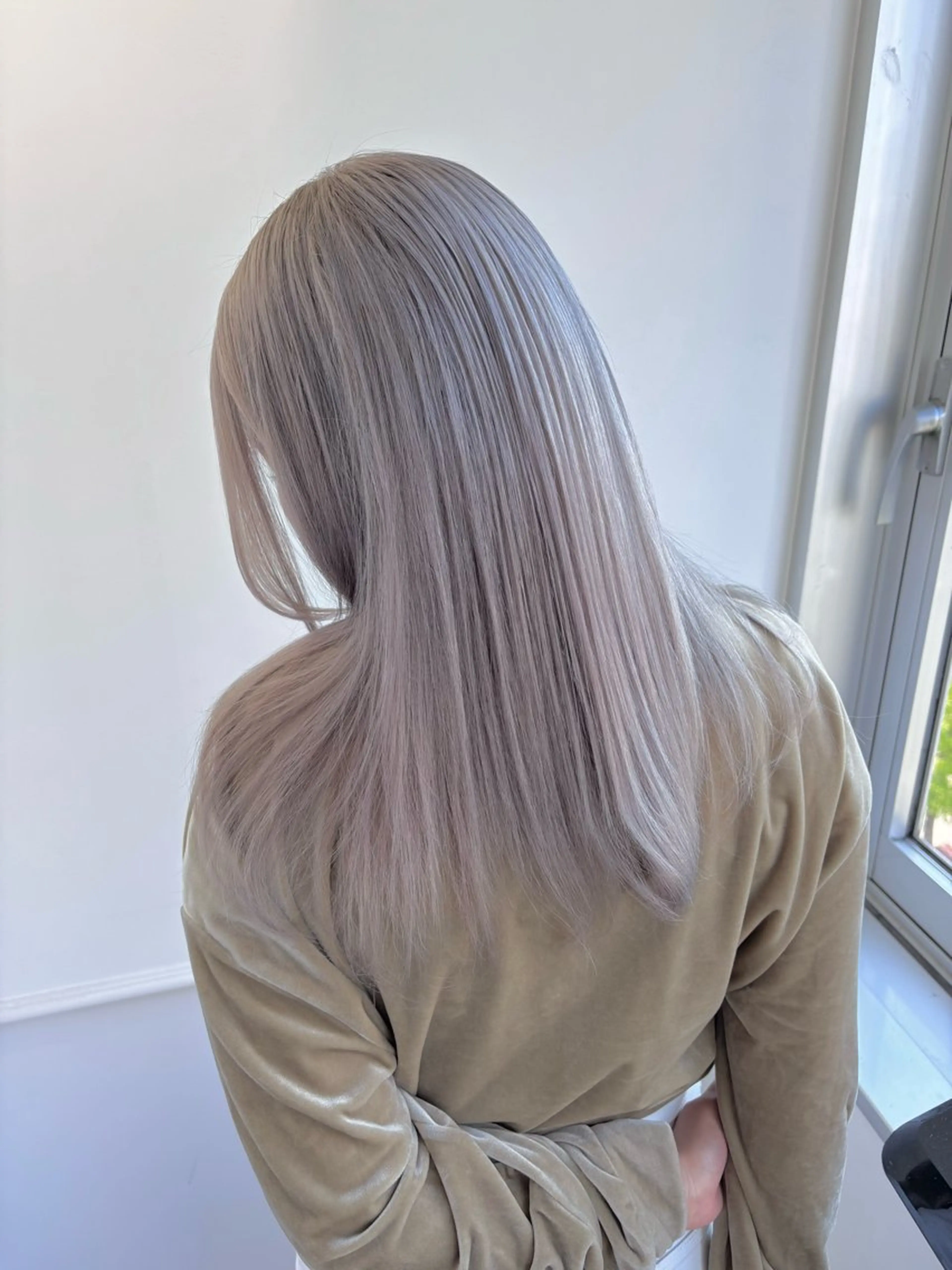 カラー ニトウ レイナのヘアスタイル