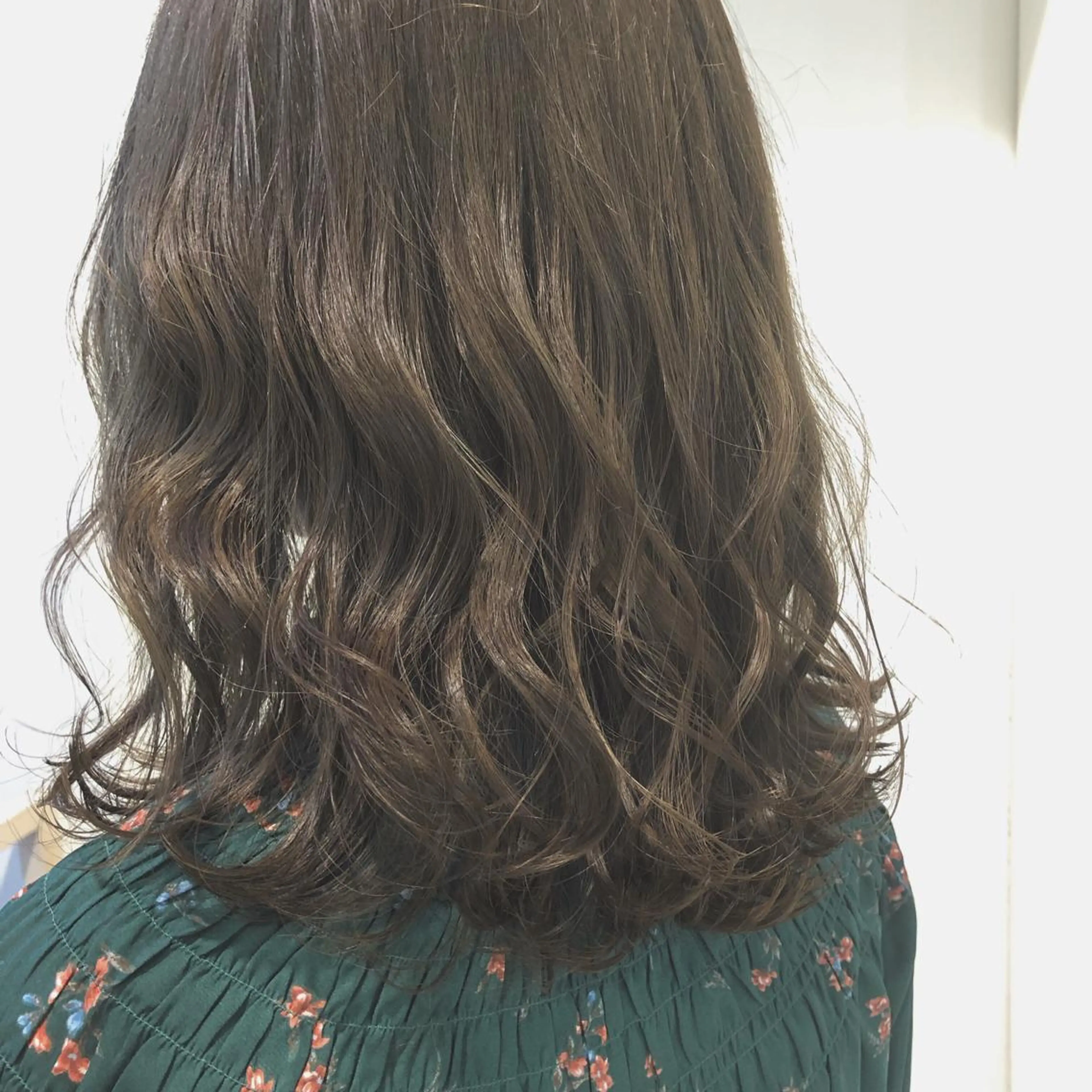 ミディアム カラー TRENCH 自由が丘所属・TRENCH　相澤 果歩のヘアスタイル