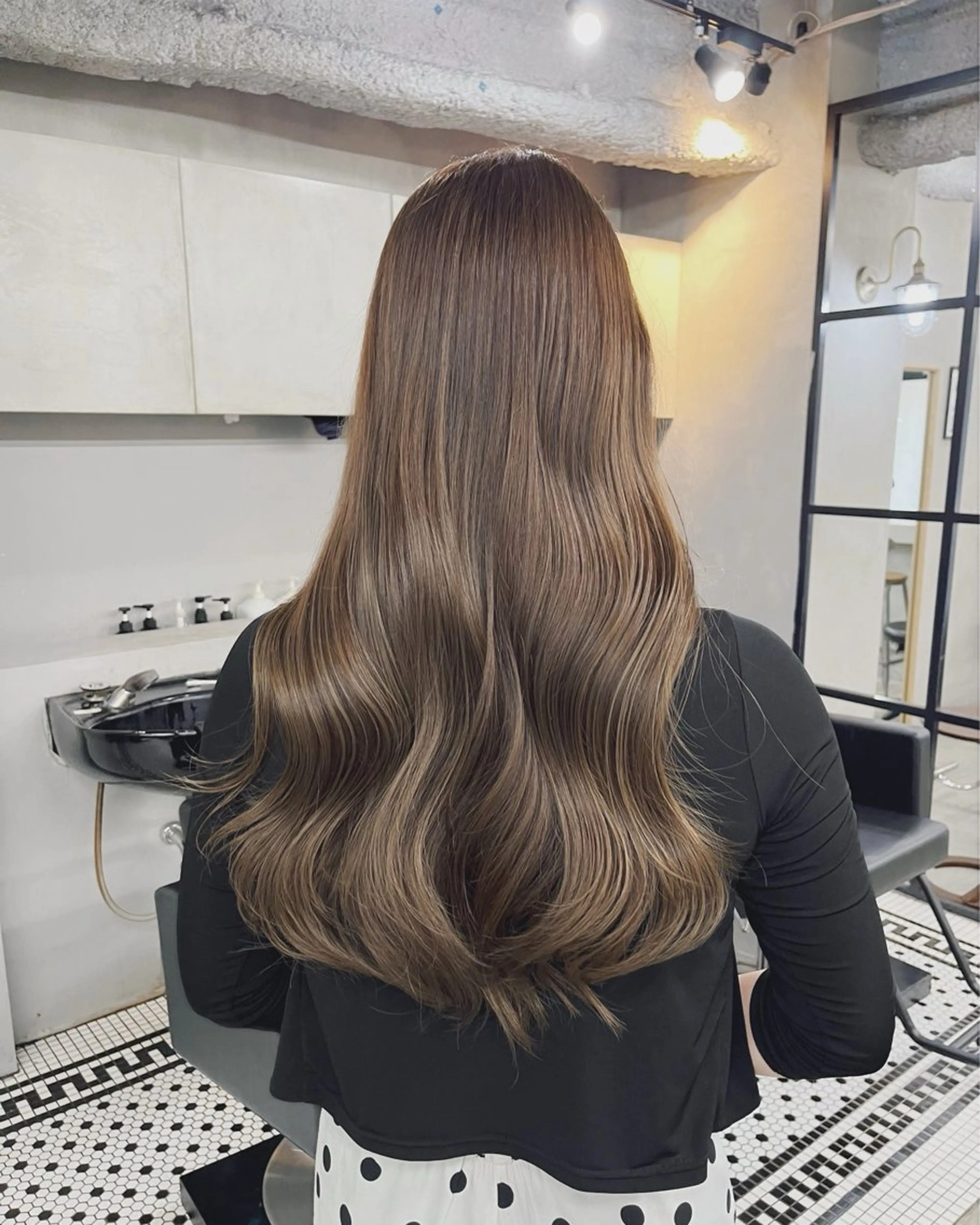 ロング カラー ヘアアレンジ ベージュカラー 透明感カラー ダブルカラー ミルクティーベージュ くびれヘア カット ヘアカラー トリートメント ヘアセット 韓国ヘア🫧 KAZUTOのヘアスタイル